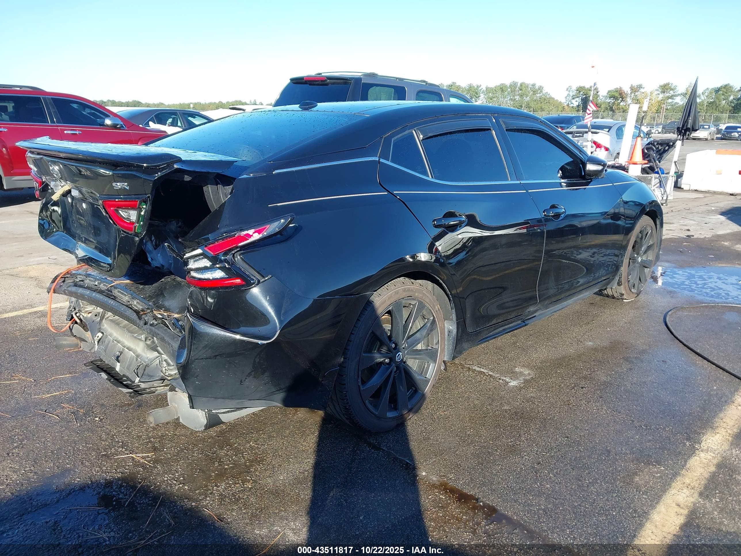NISSAN MAXIMA image 4