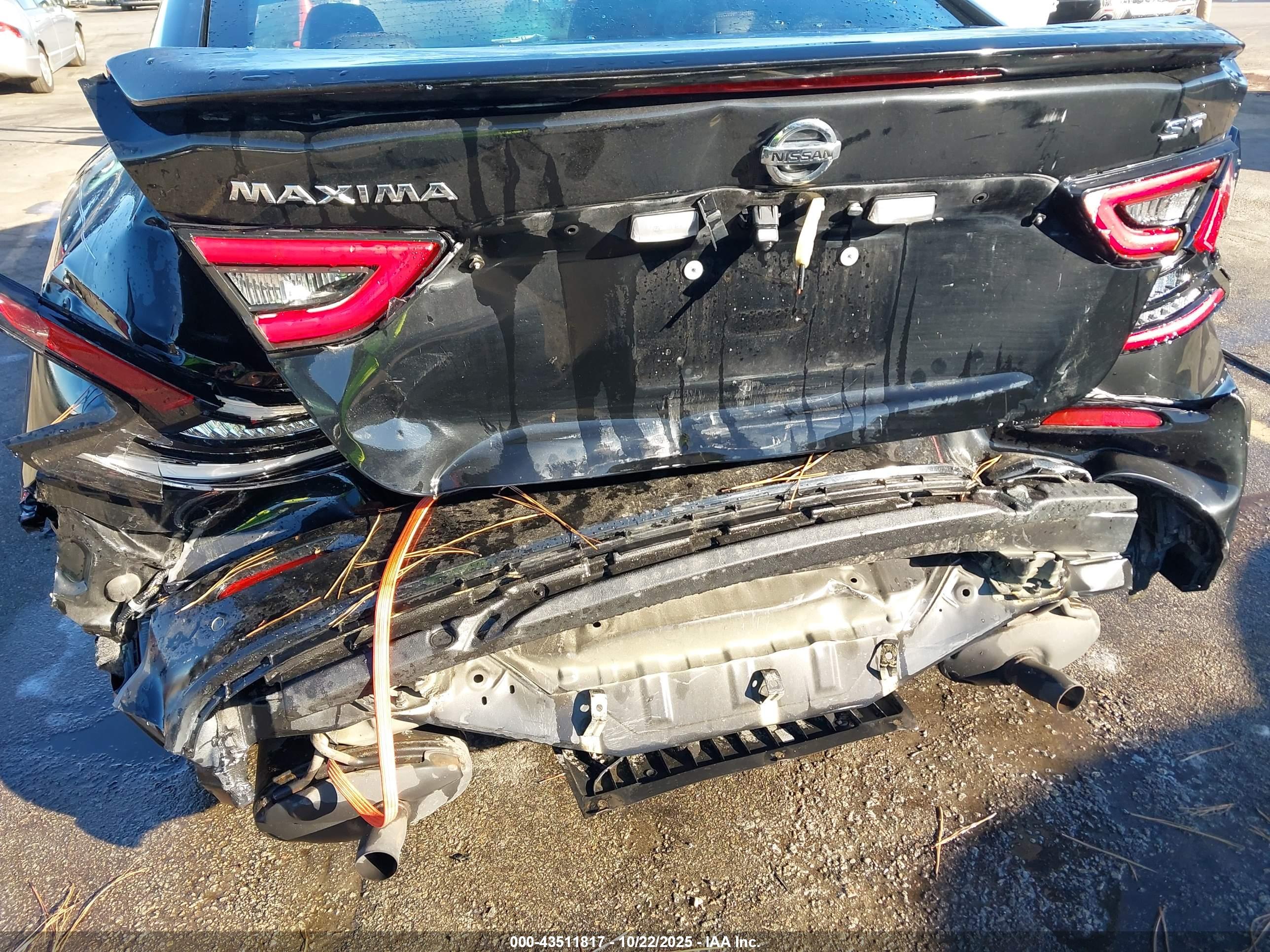NISSAN MAXIMA image 6