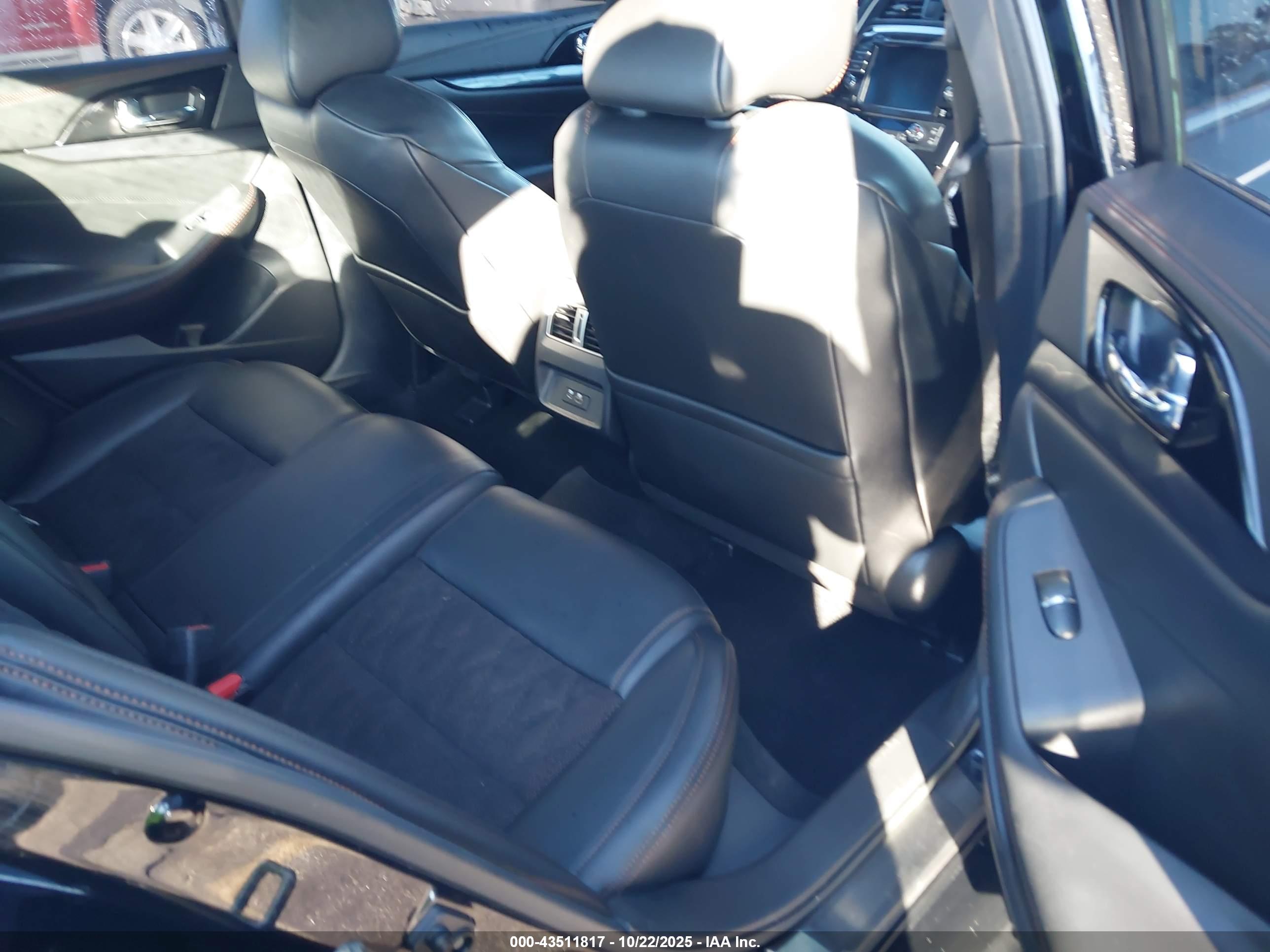 NISSAN MAXIMA image 8