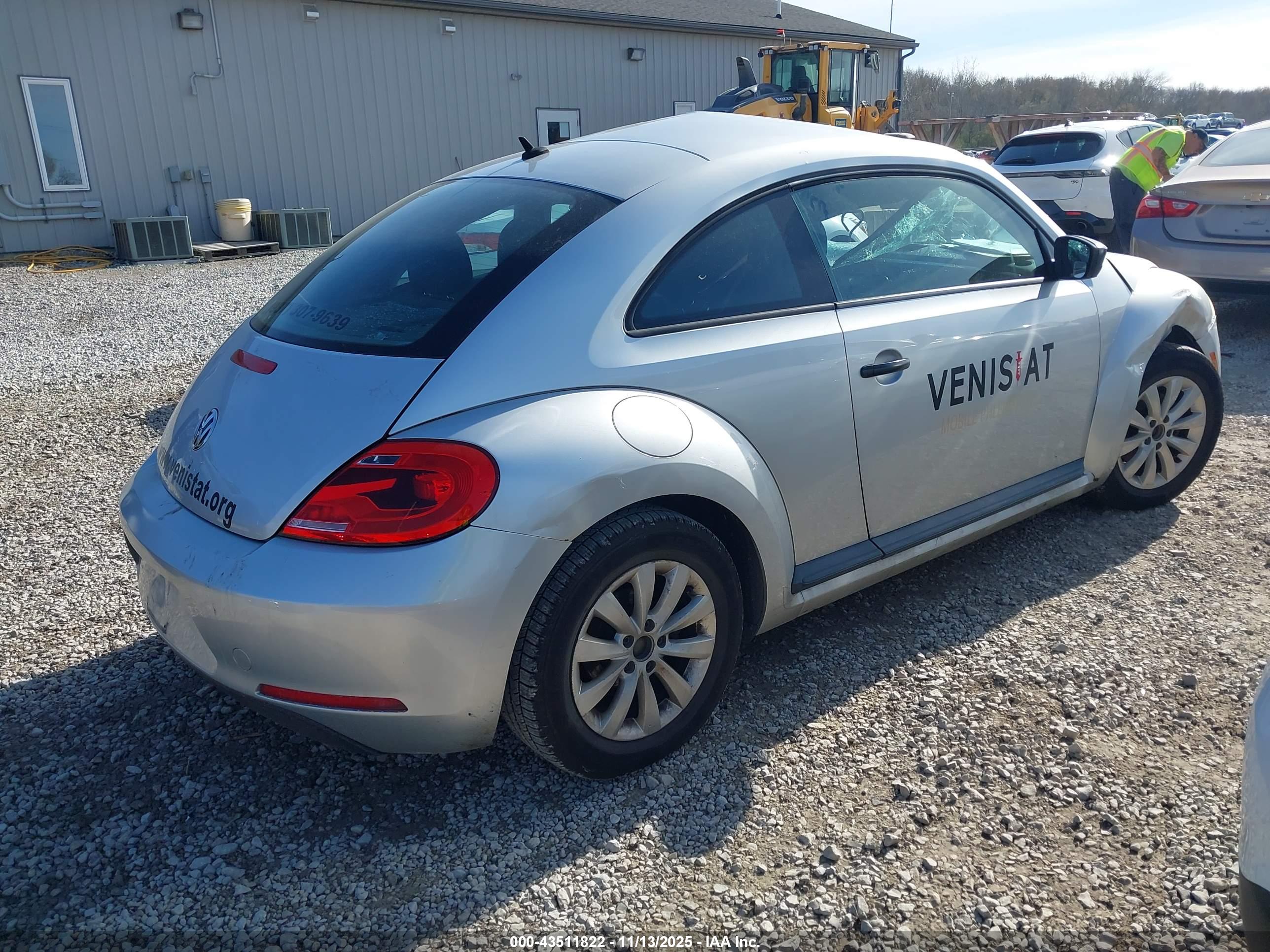 VOLKSWAGEN BEETLE image 4