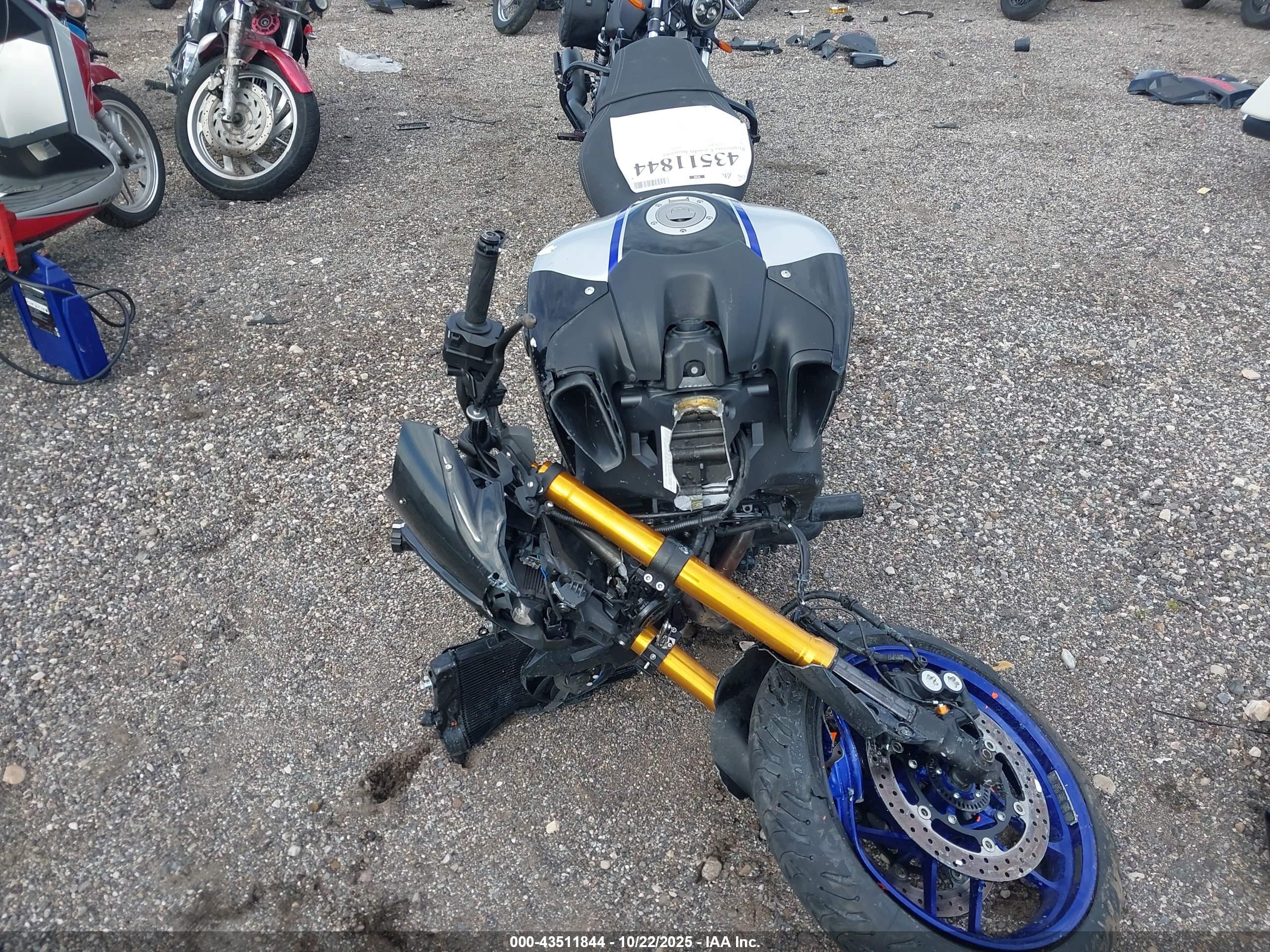 YAMAHA MT09 image 5