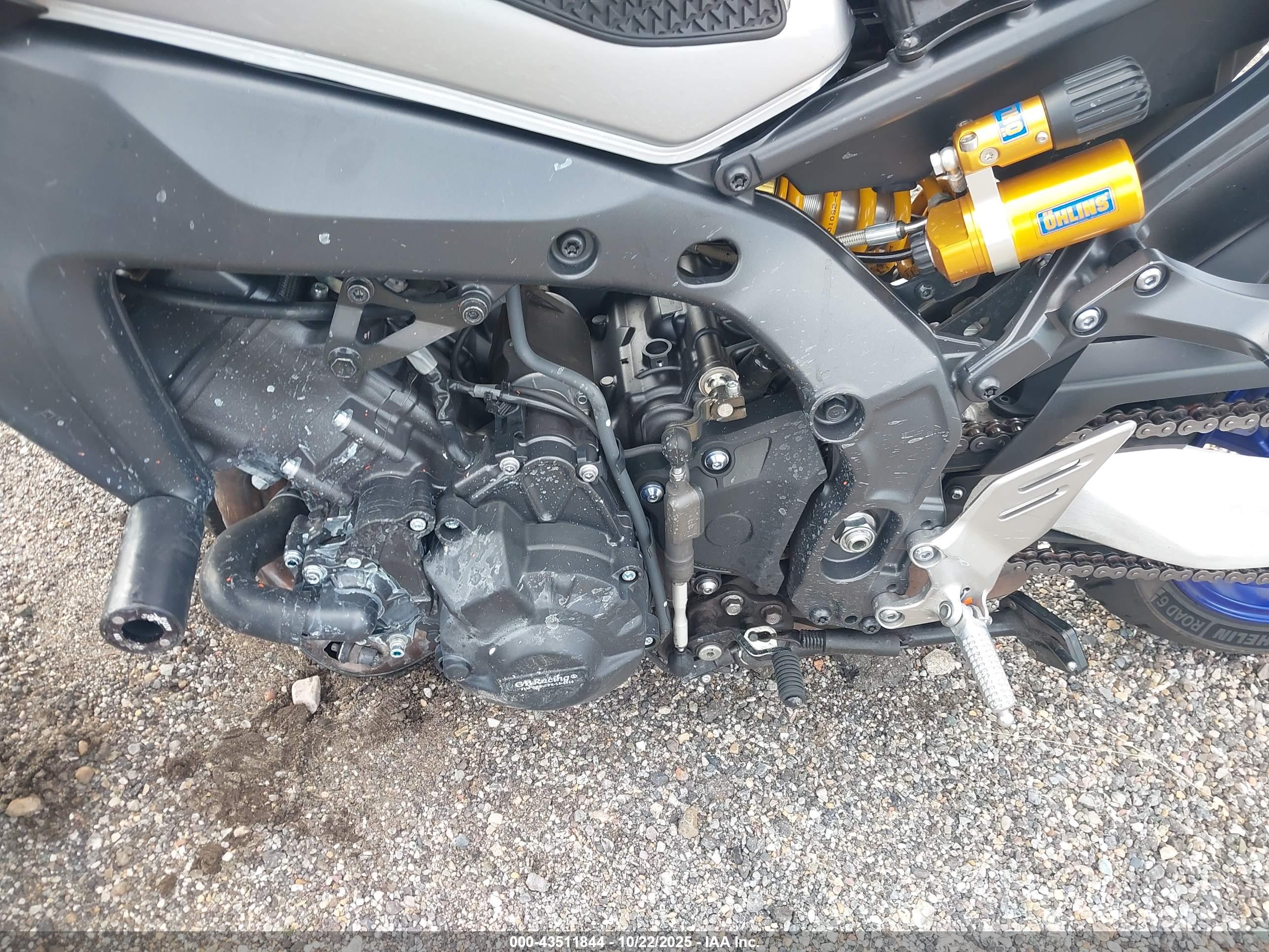 YAMAHA MT09 image 9