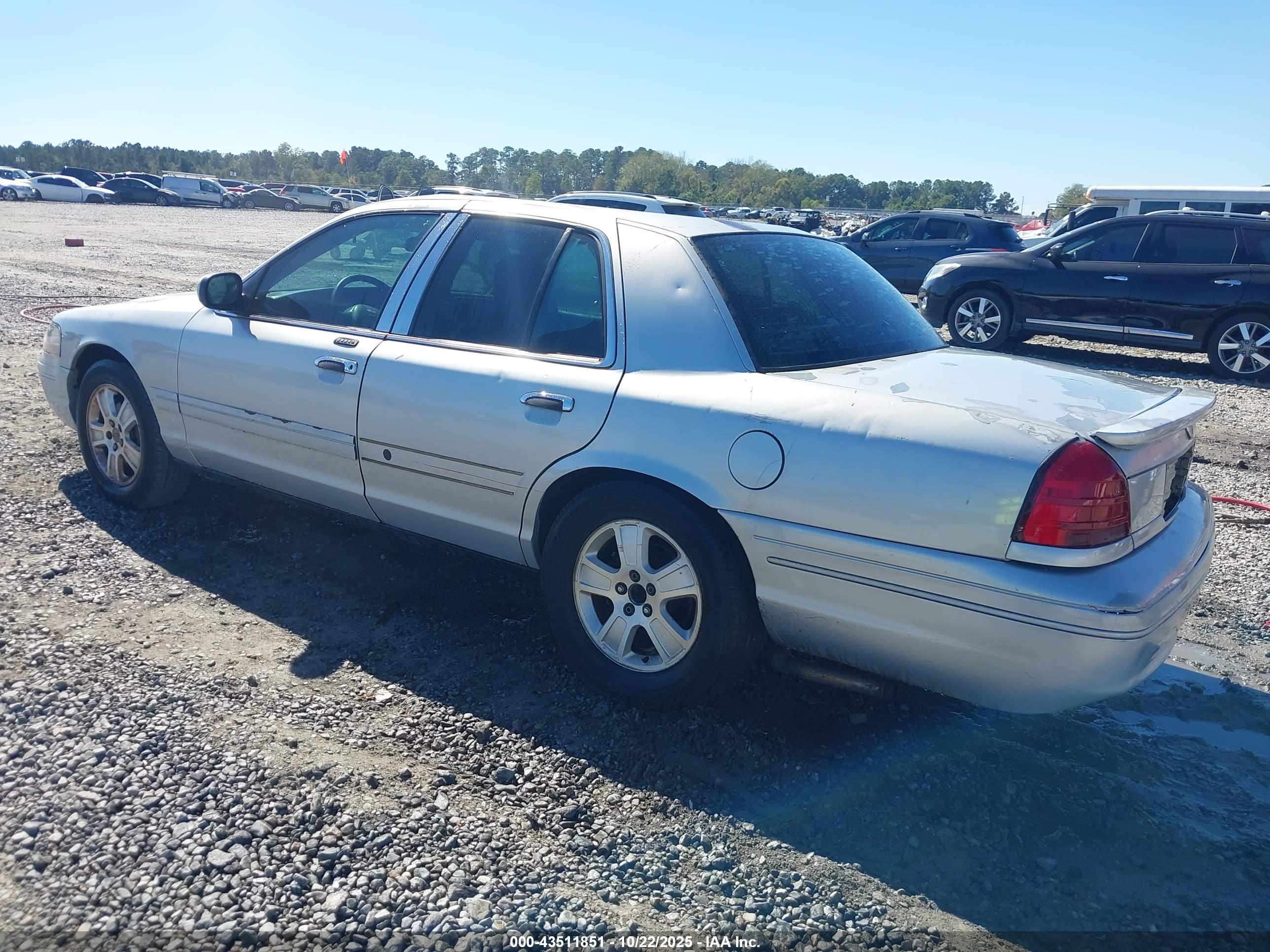 FORD CROWN image 3