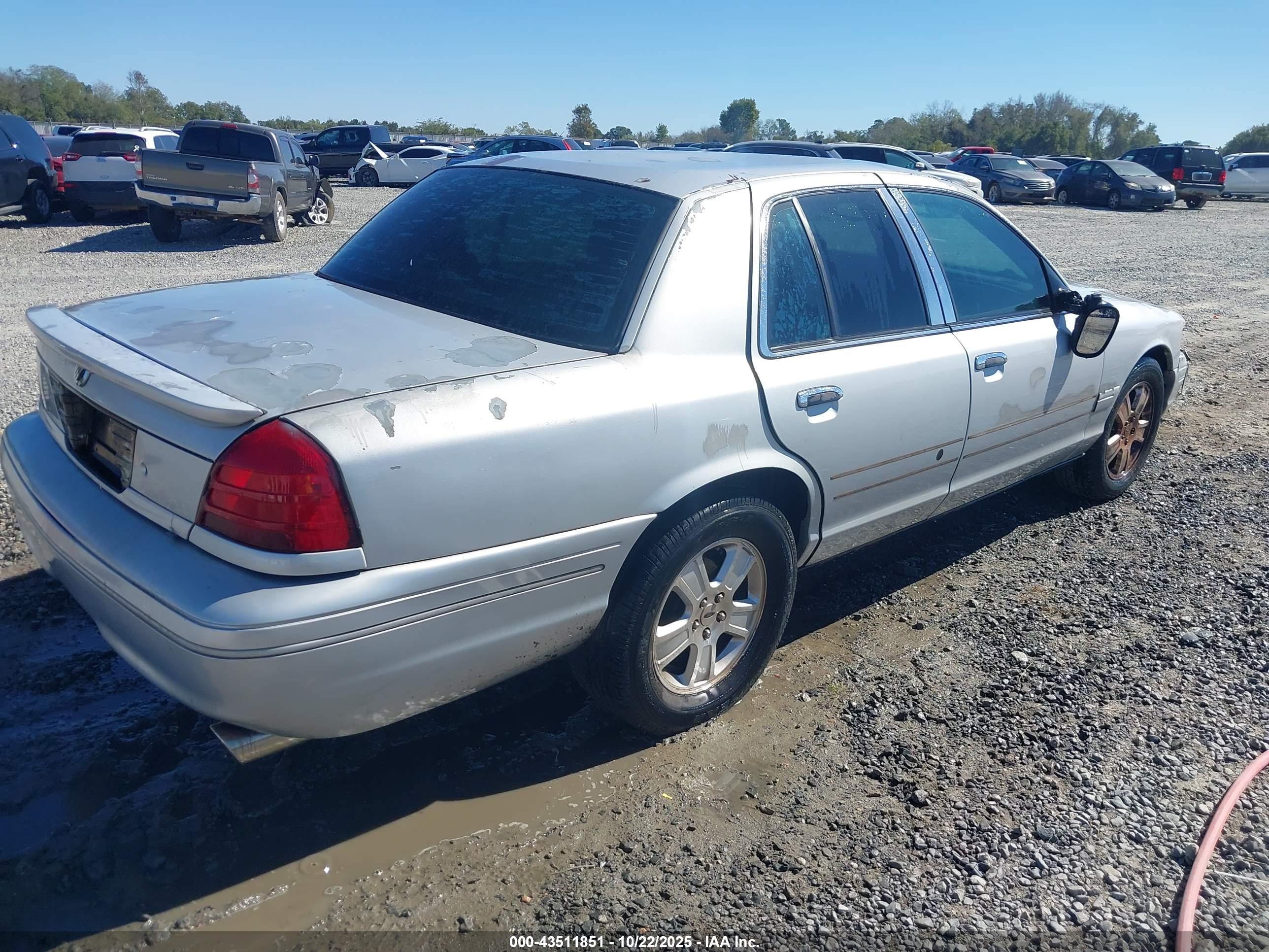 FORD CROWN image 4