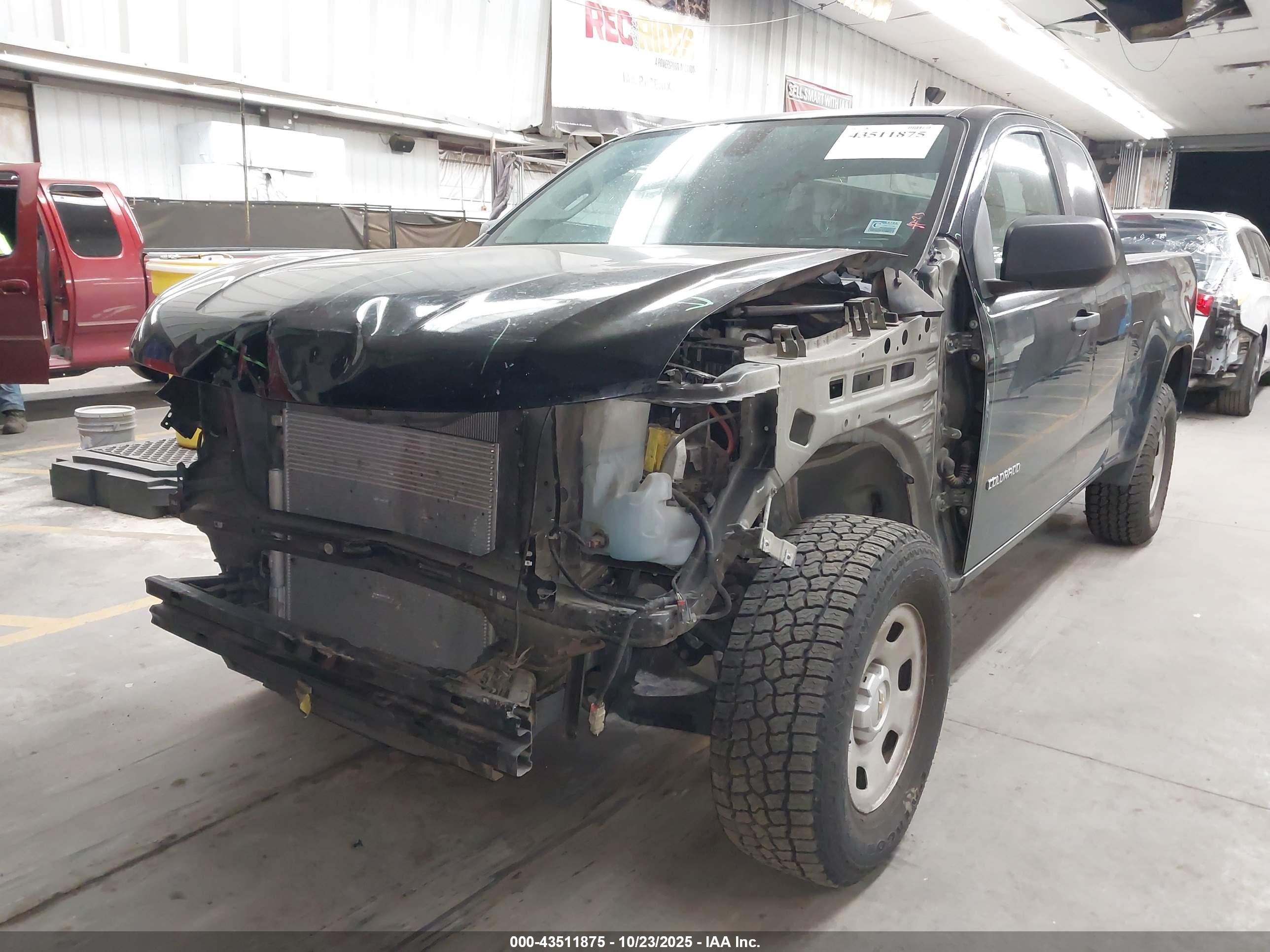 CHEVROLET COLORADO image 2