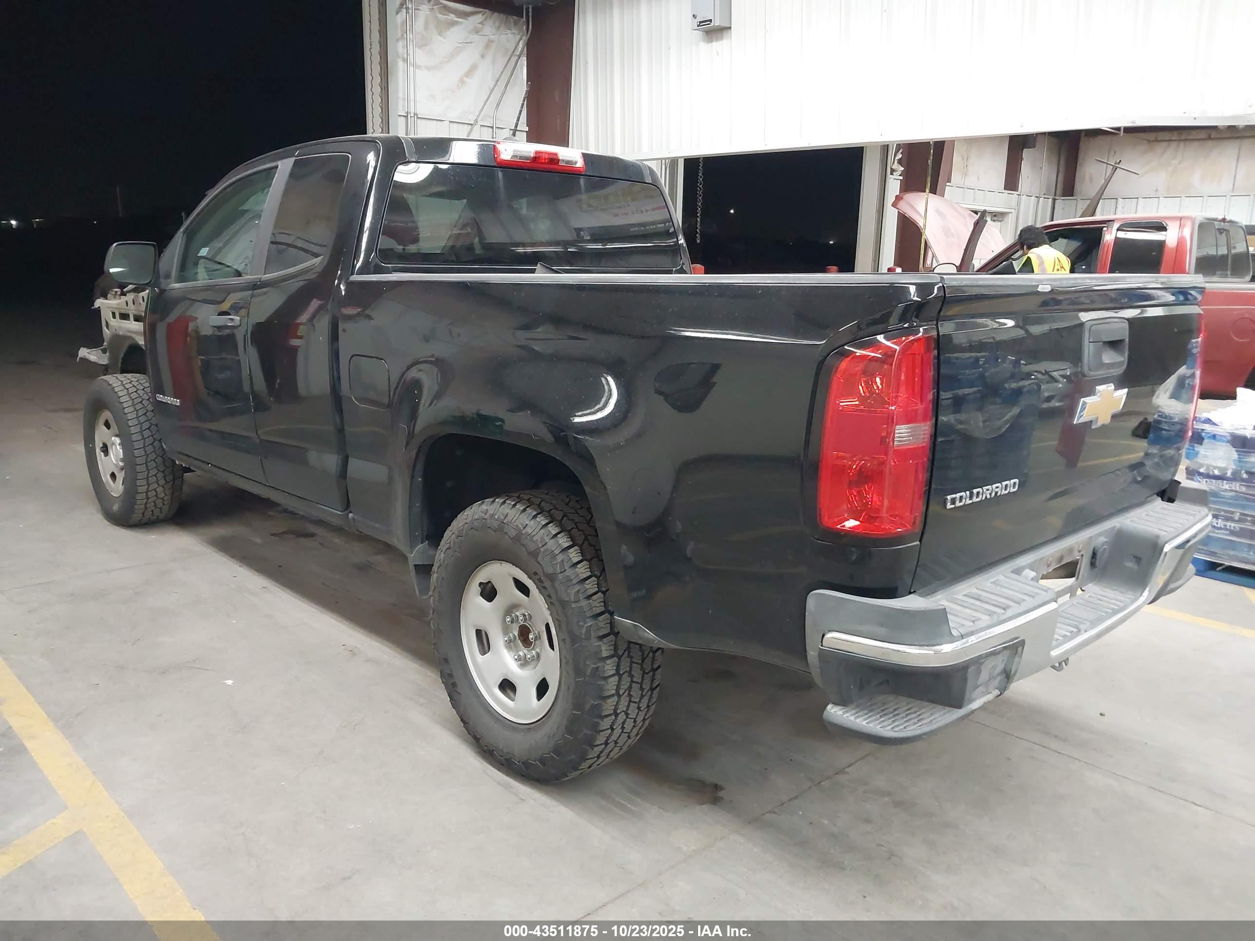 CHEVROLET COLORADO image 3