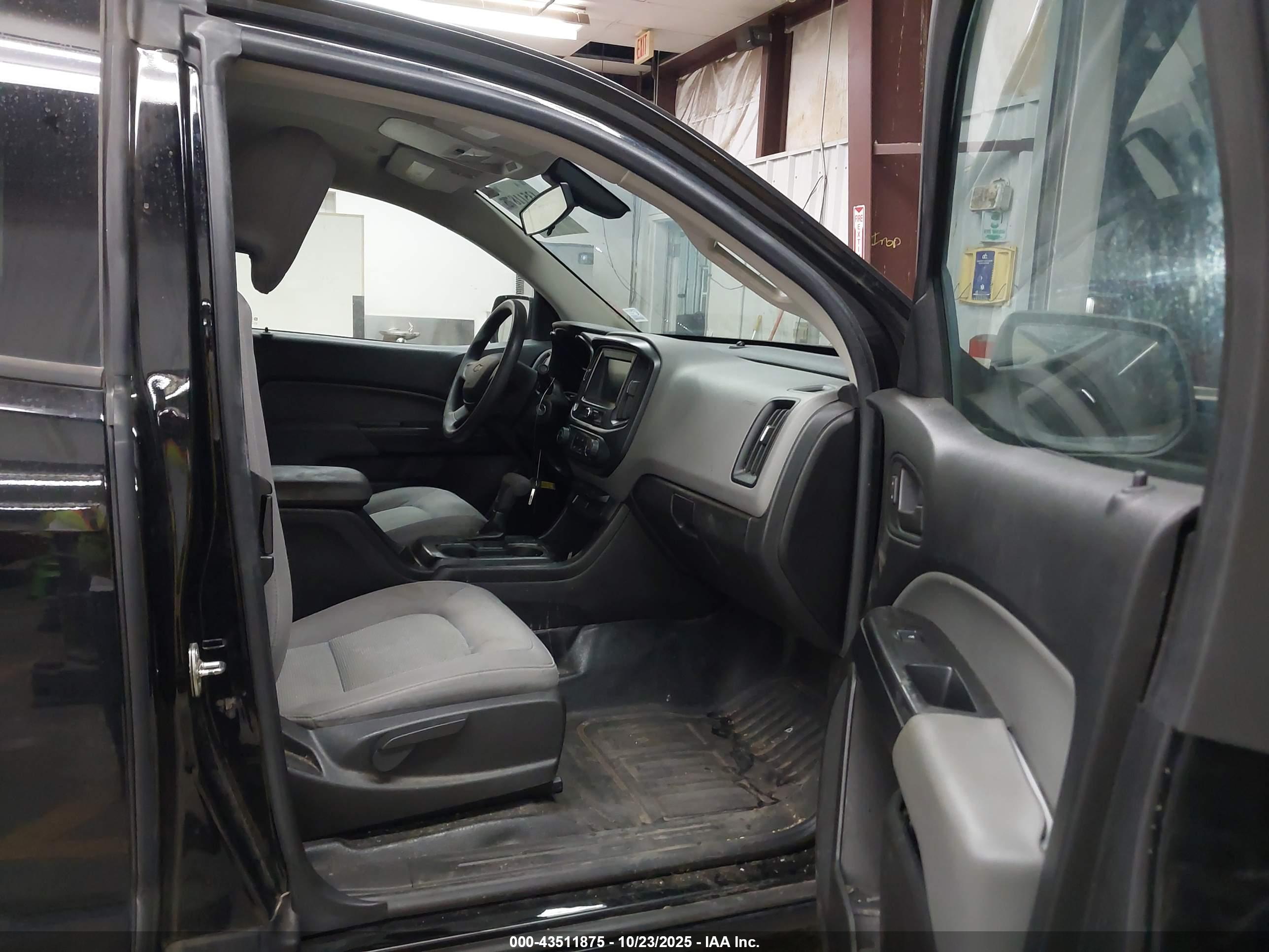 CHEVROLET COLORADO image 5