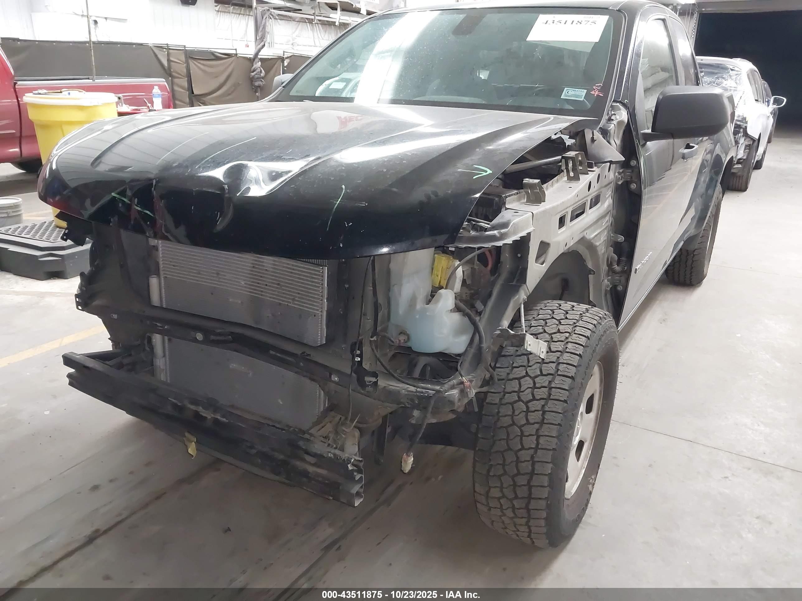 CHEVROLET COLORADO image 6