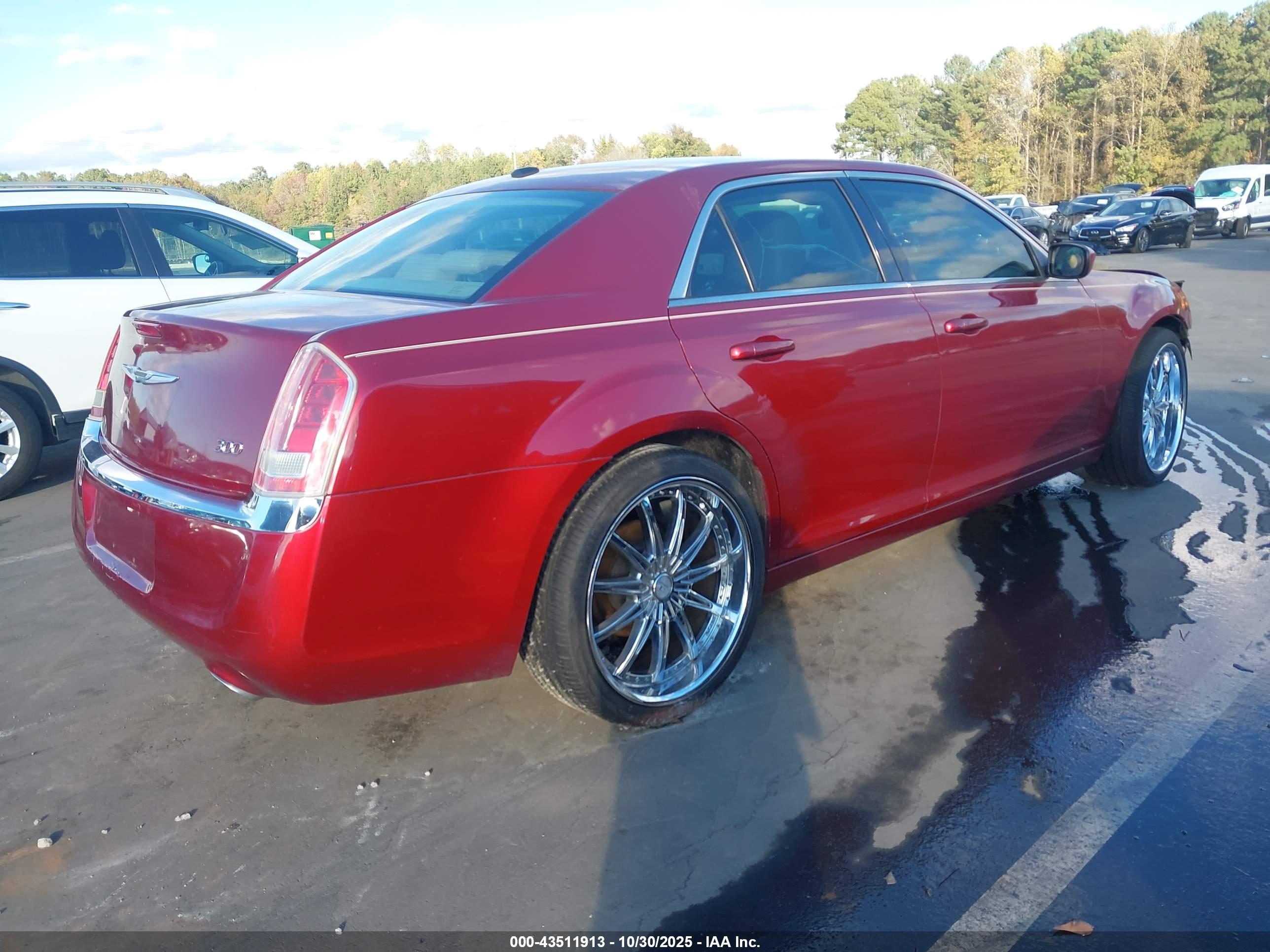 CHRYSLER 300 image 4