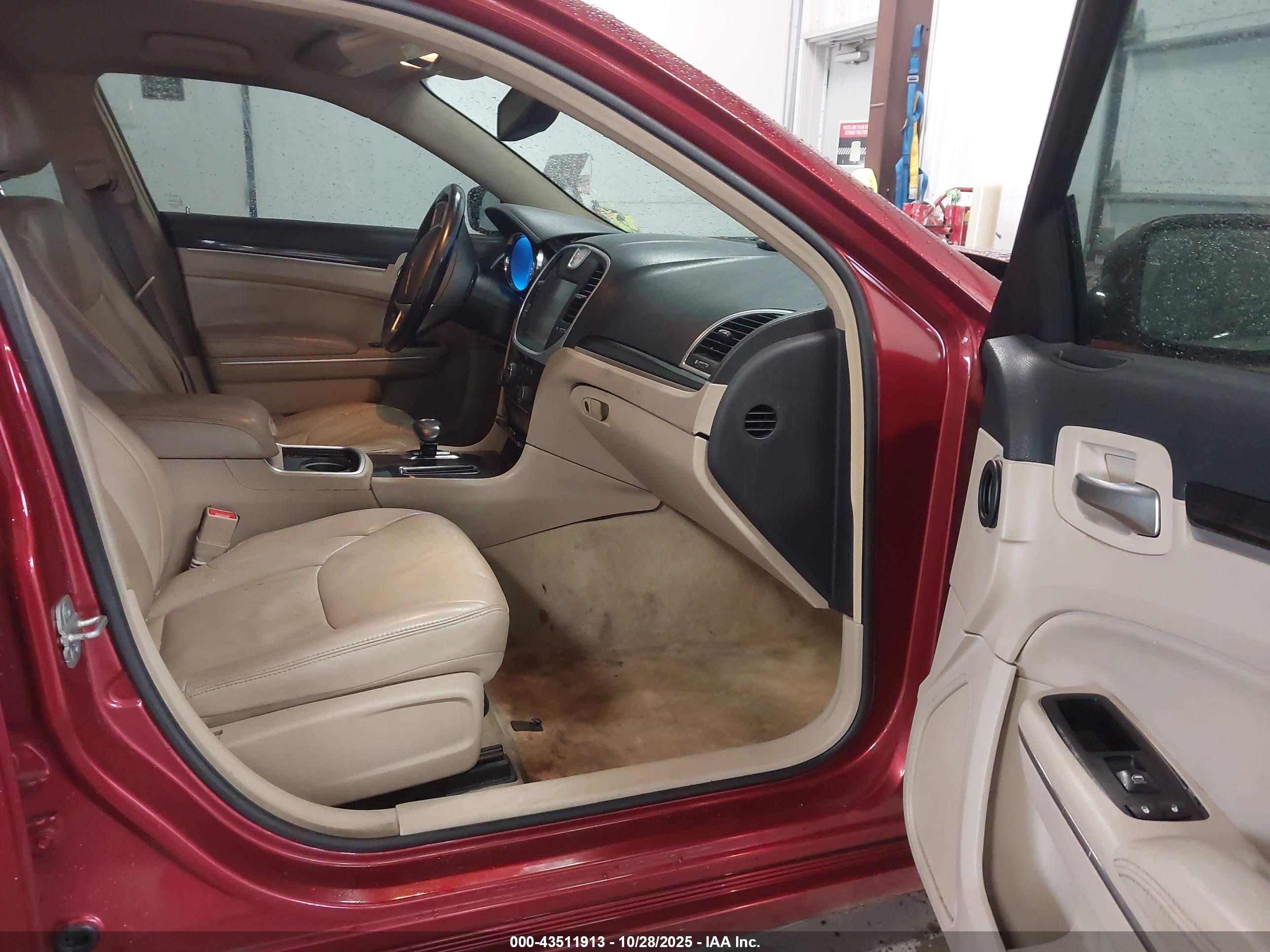 CHRYSLER 300 image 5