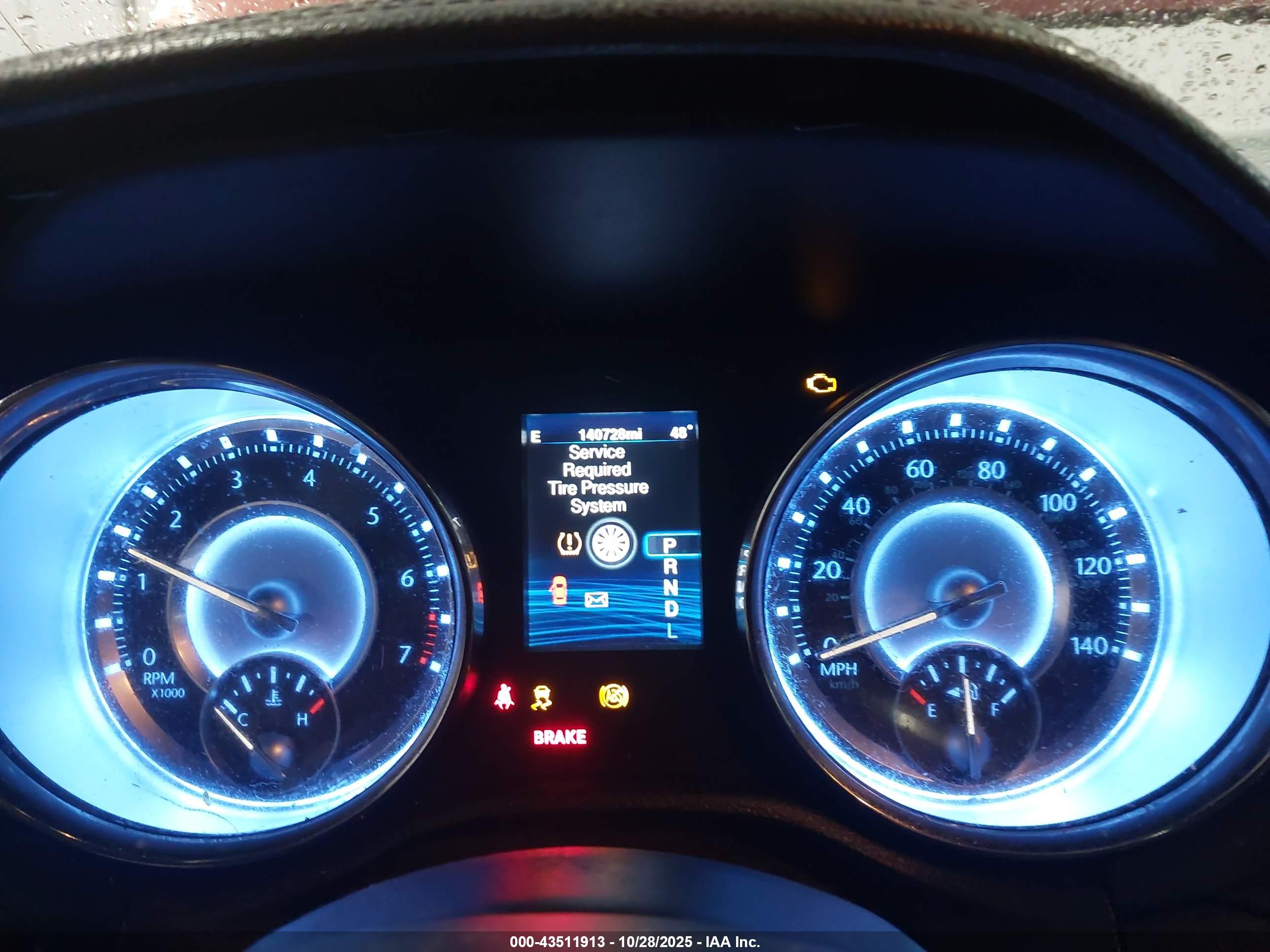 CHRYSLER 300 image 7