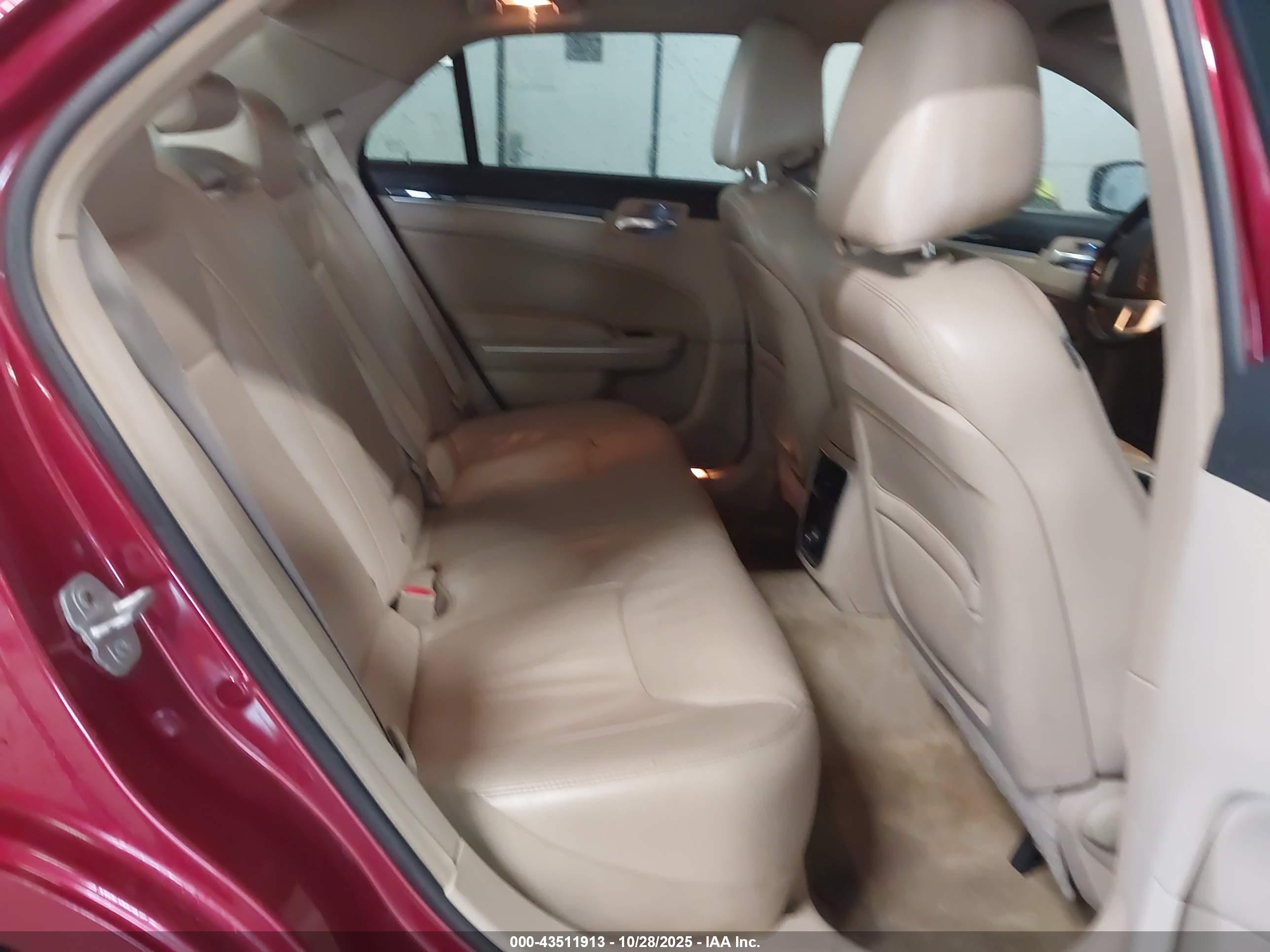 CHRYSLER 300 image 8