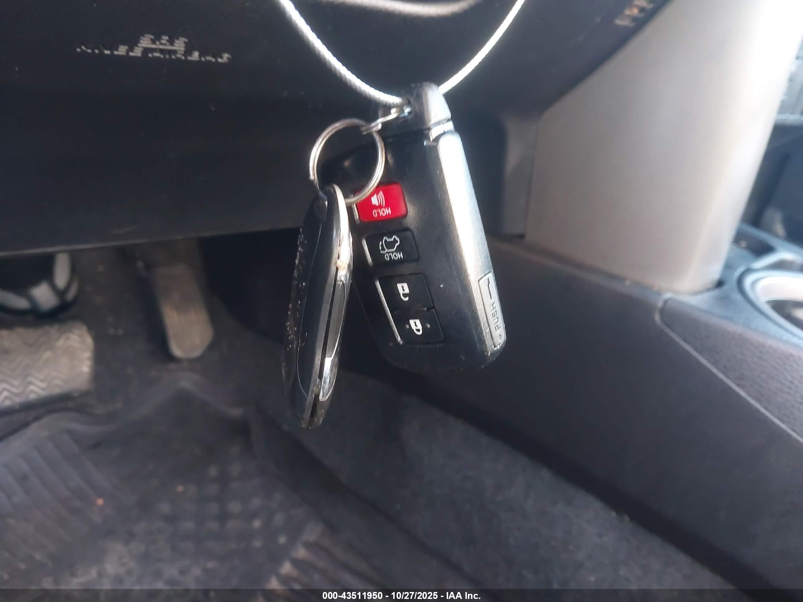 TOYOTA RAV4 image 11