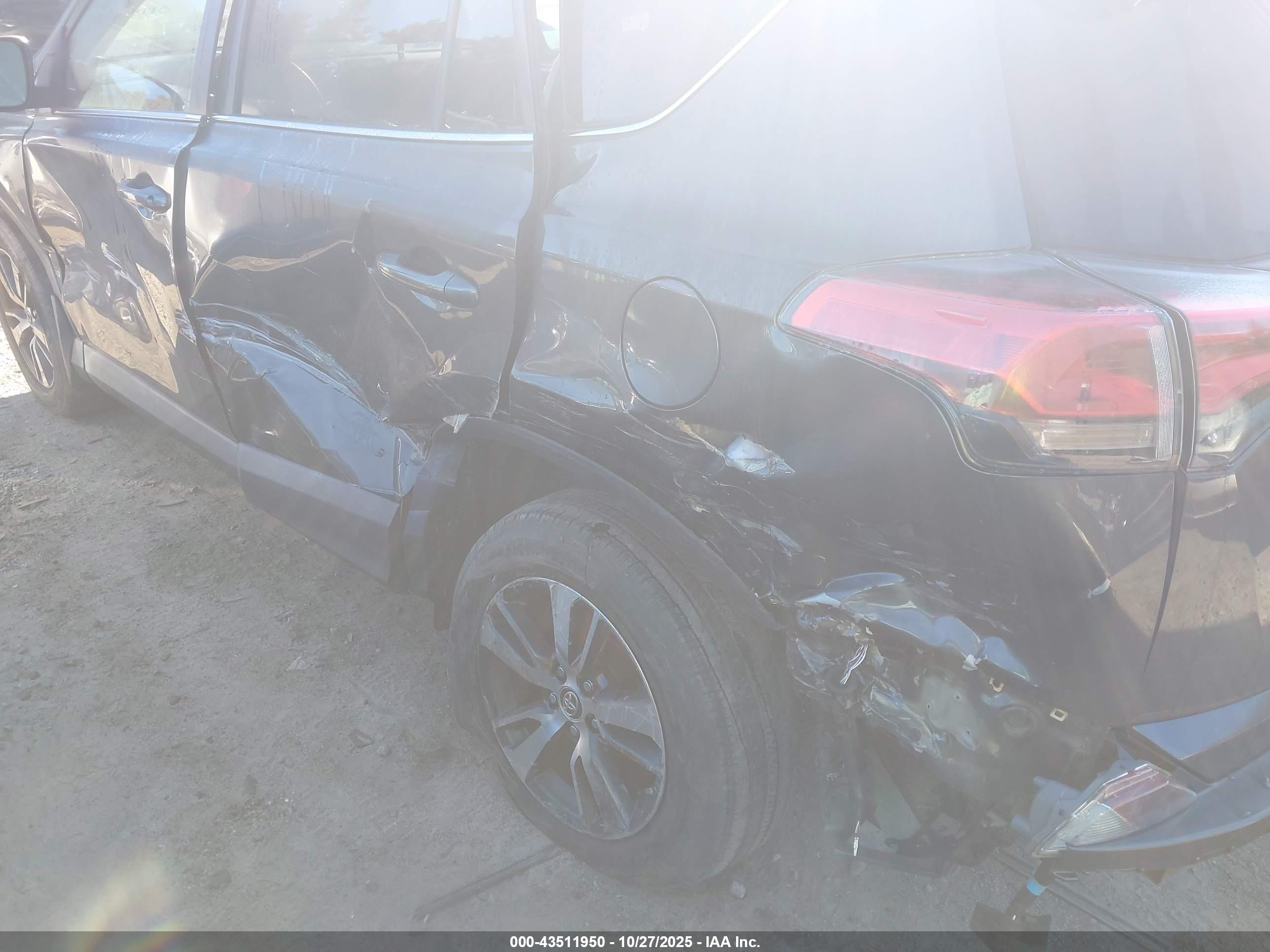 TOYOTA RAV4 image 6