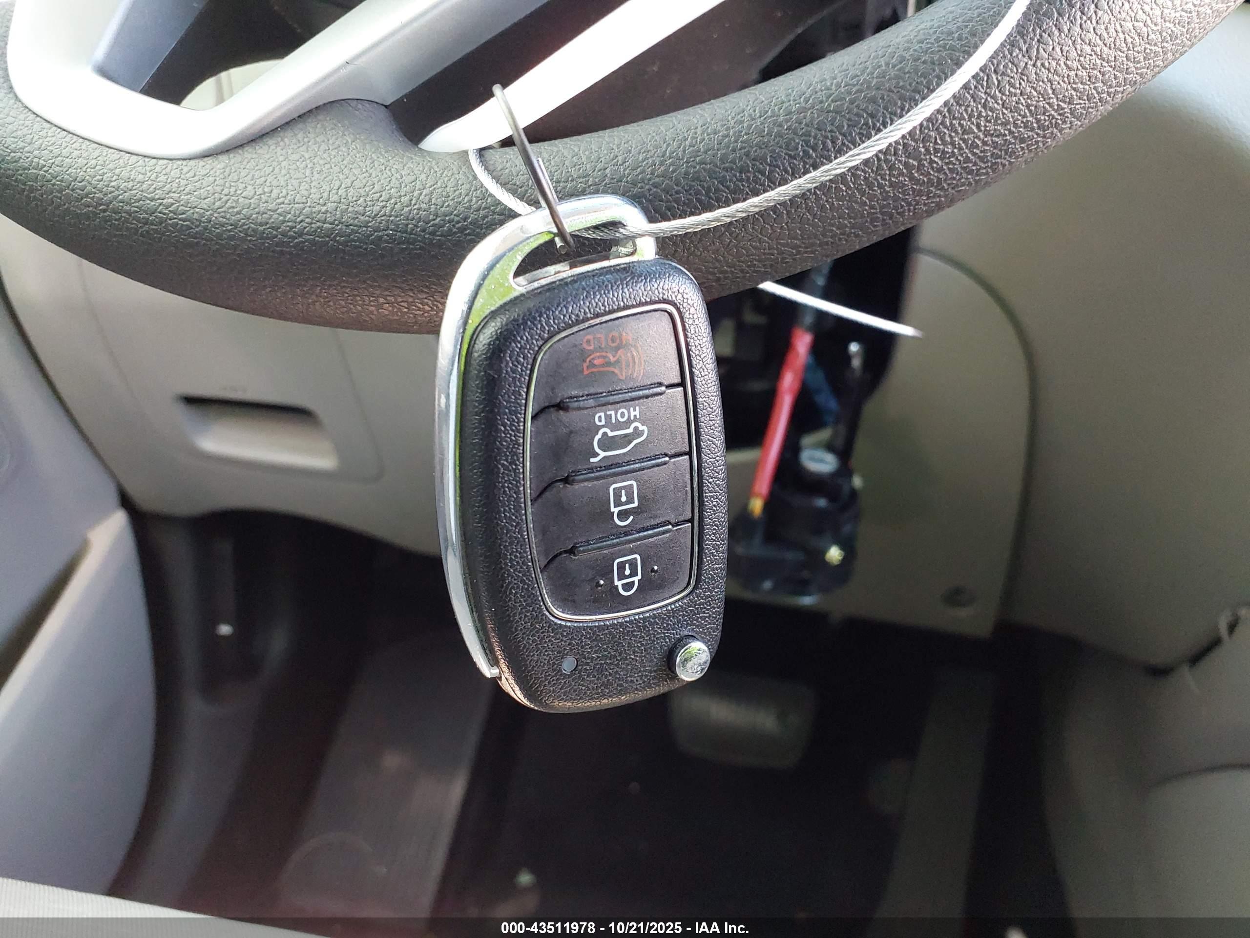 HYUNDAI TUCSON image 11