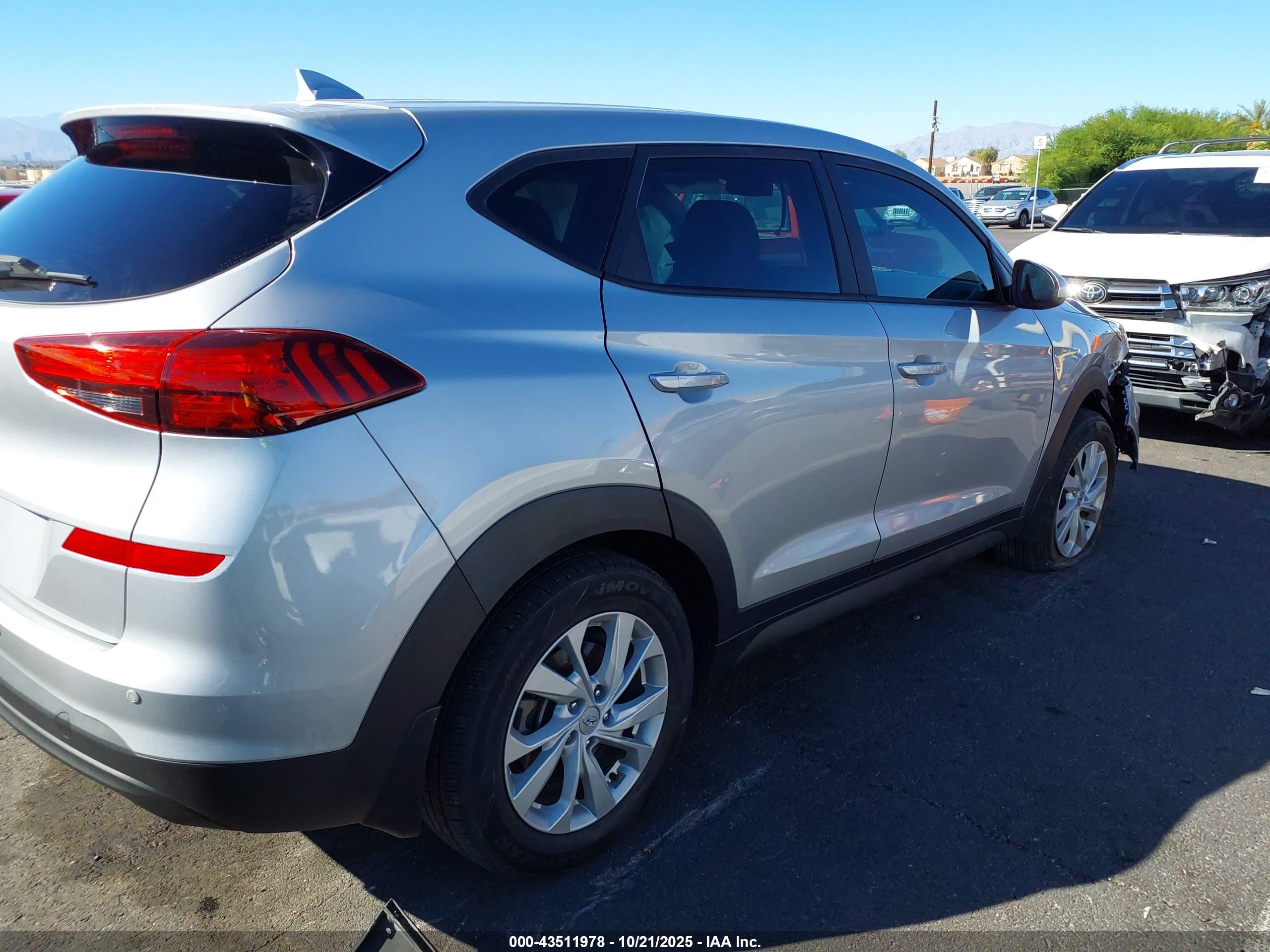 HYUNDAI TUCSON image 4