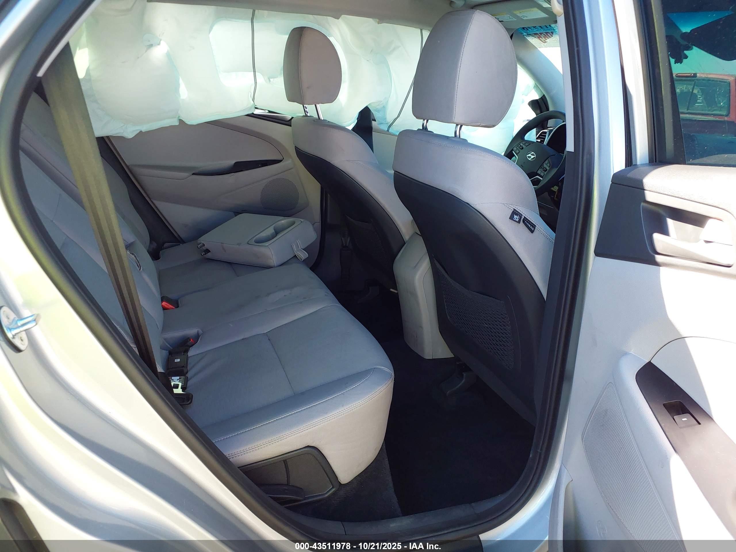 HYUNDAI TUCSON image 8