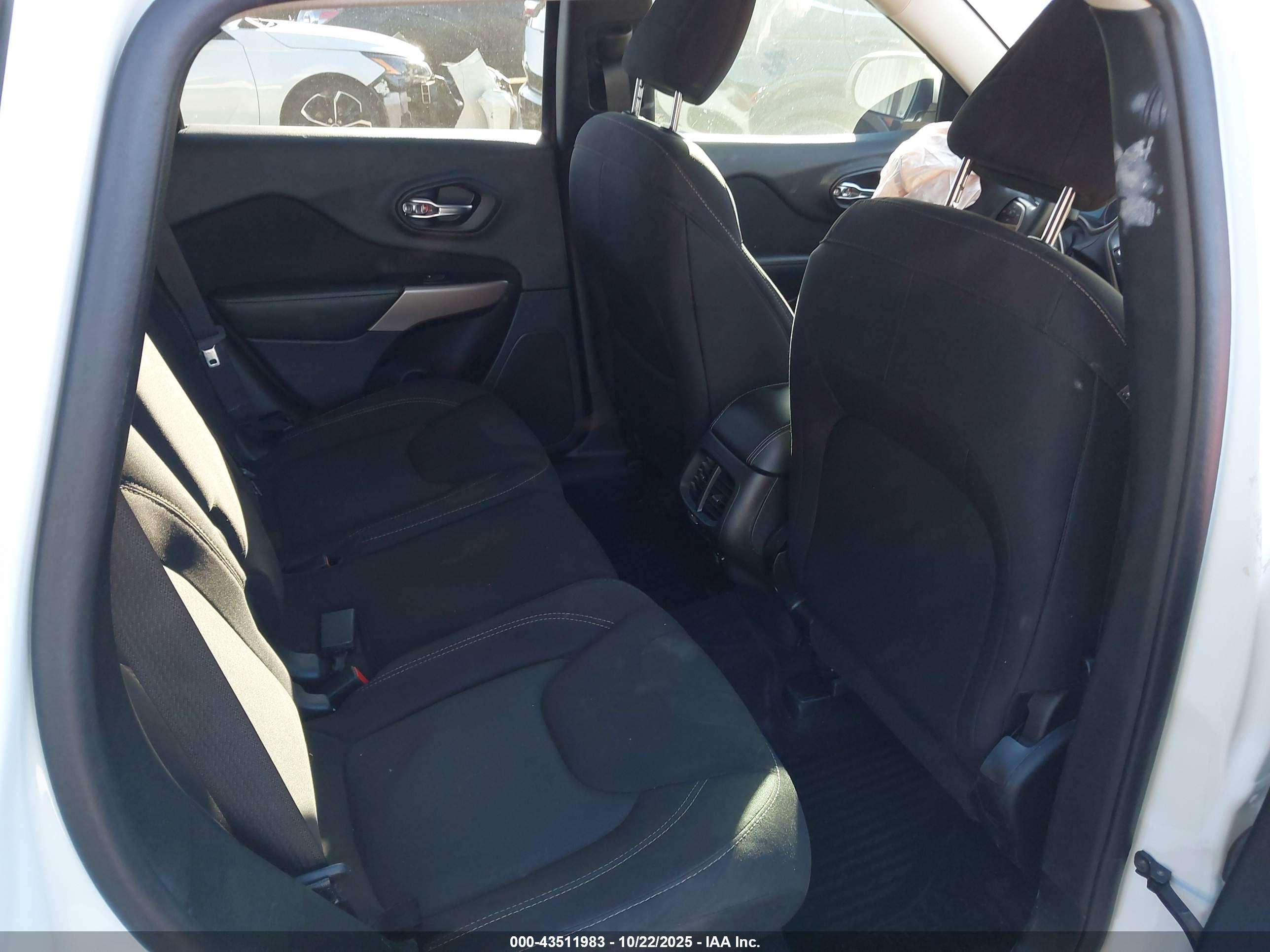 JEEP CHEROKEE image 8