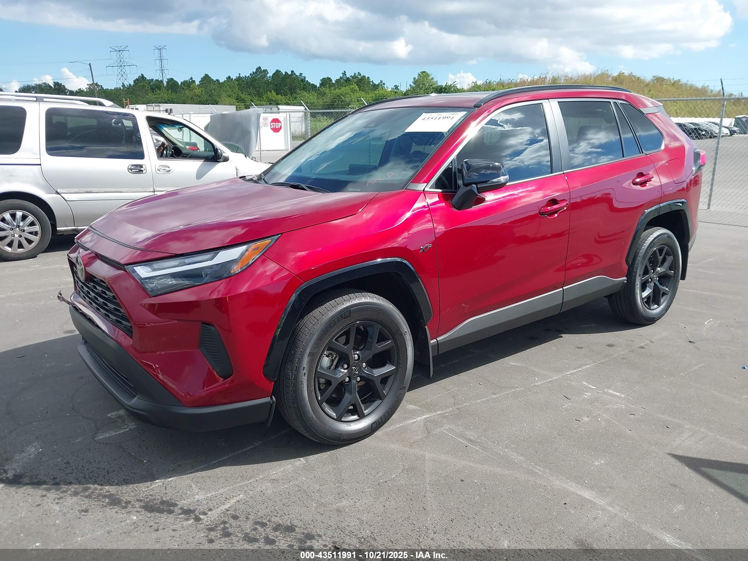 TOYOTA RAV4 image 2