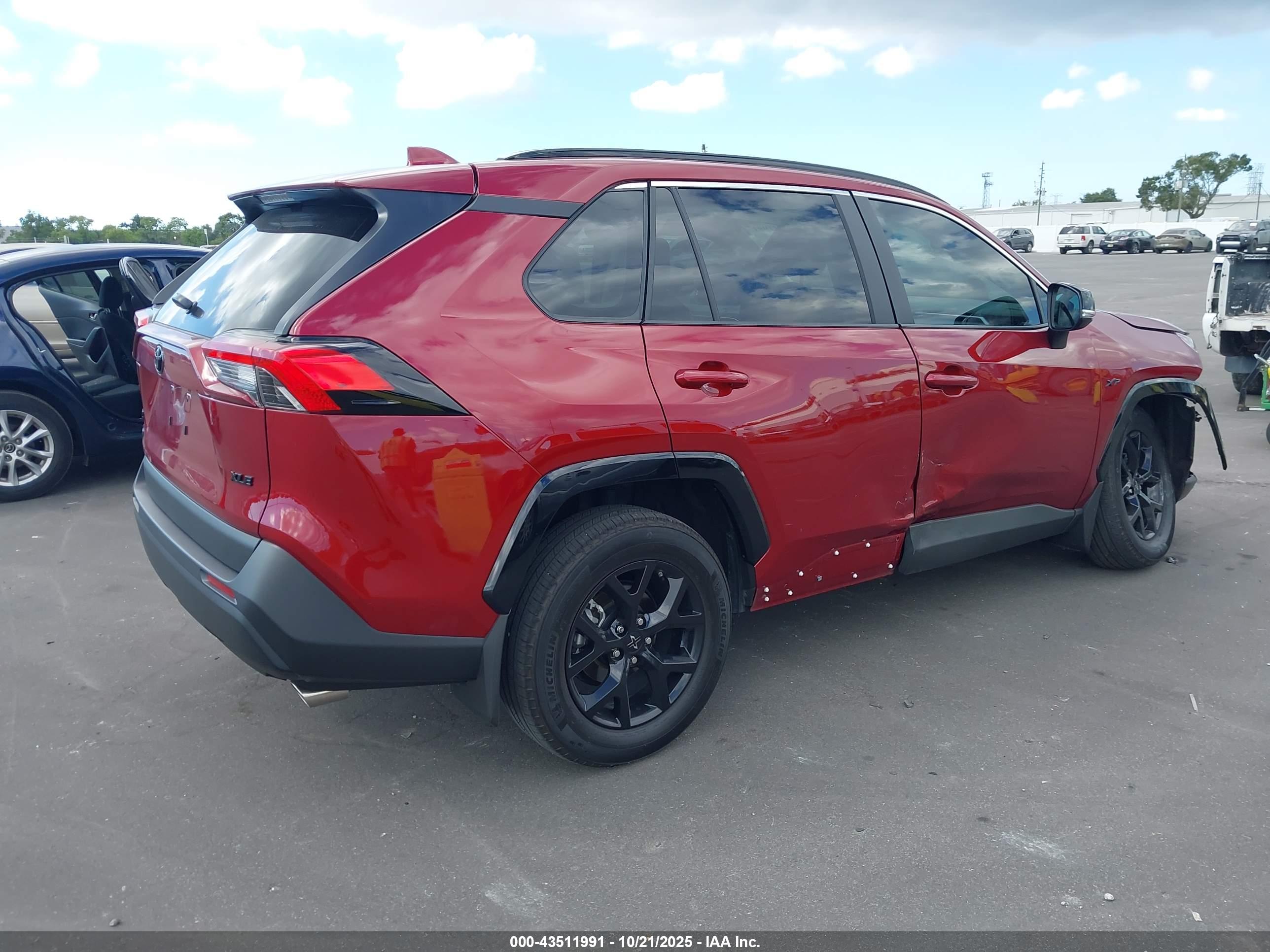 TOYOTA RAV4 image 4