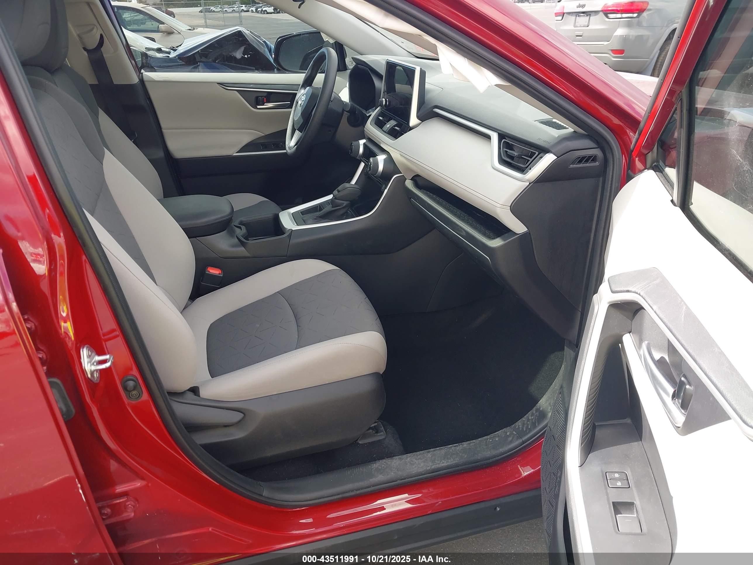 TOYOTA RAV4 image 5
