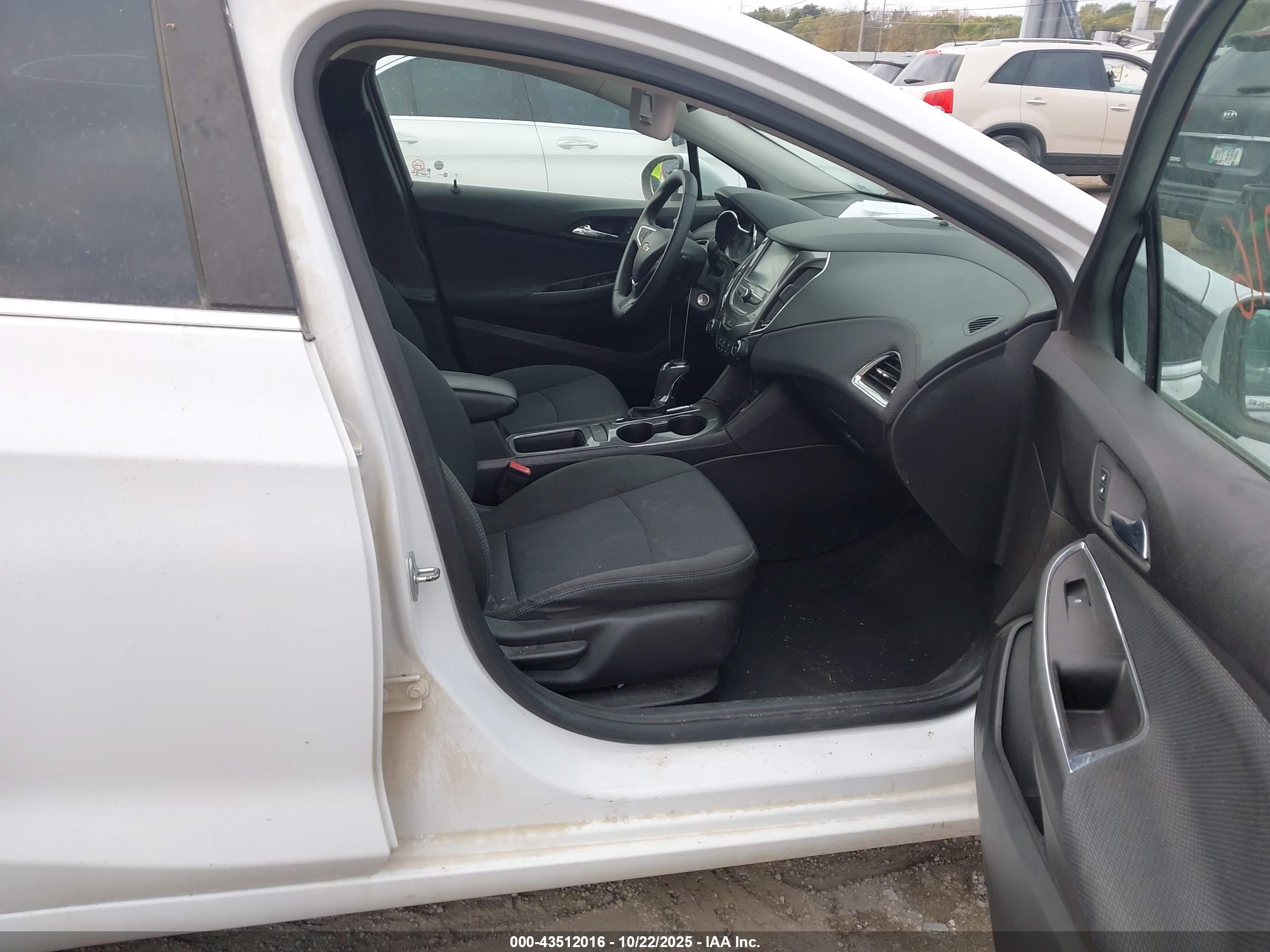CHEVROLET CRUZE image 5
