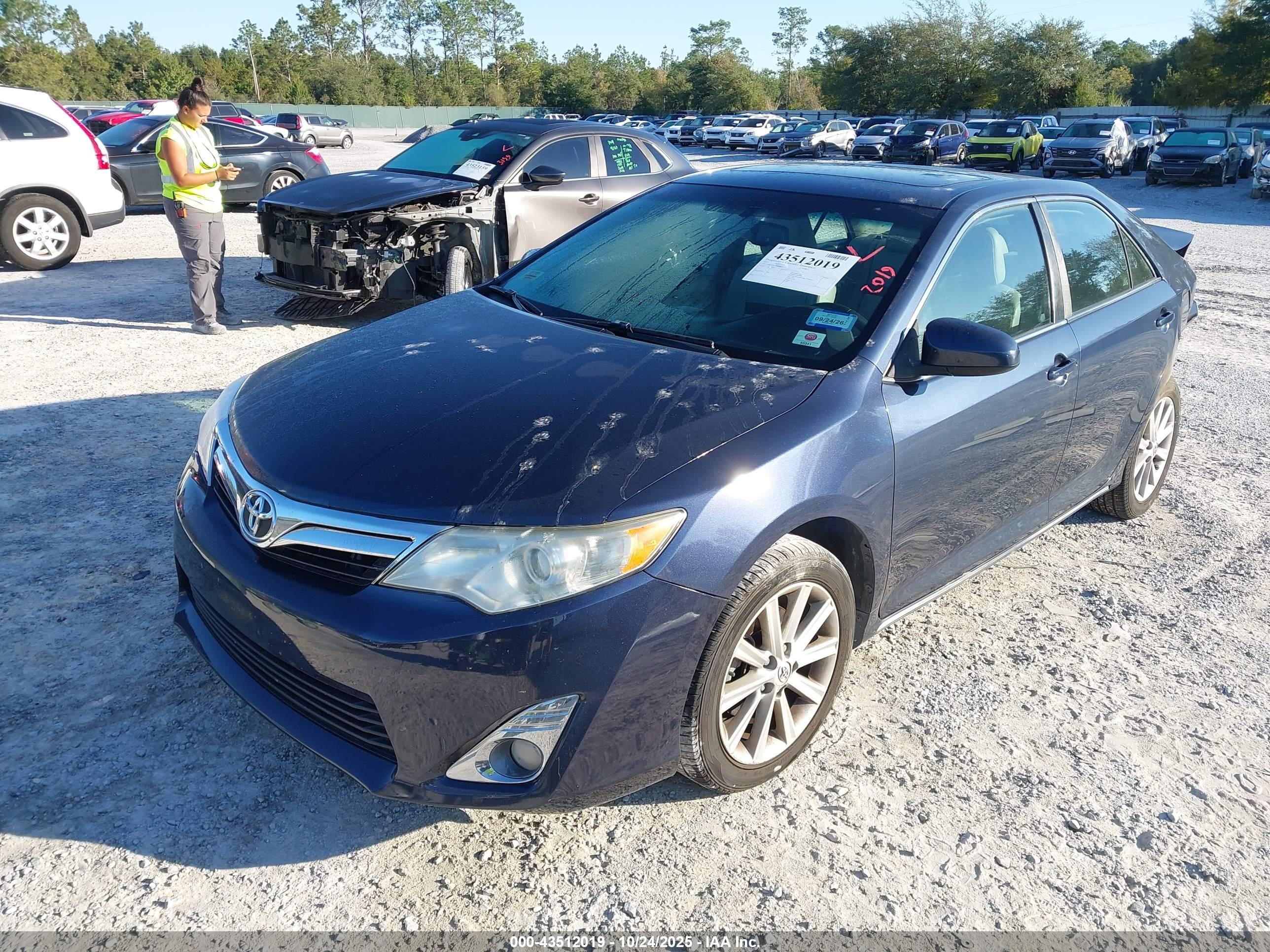 TOYOTA CAMRY image 2