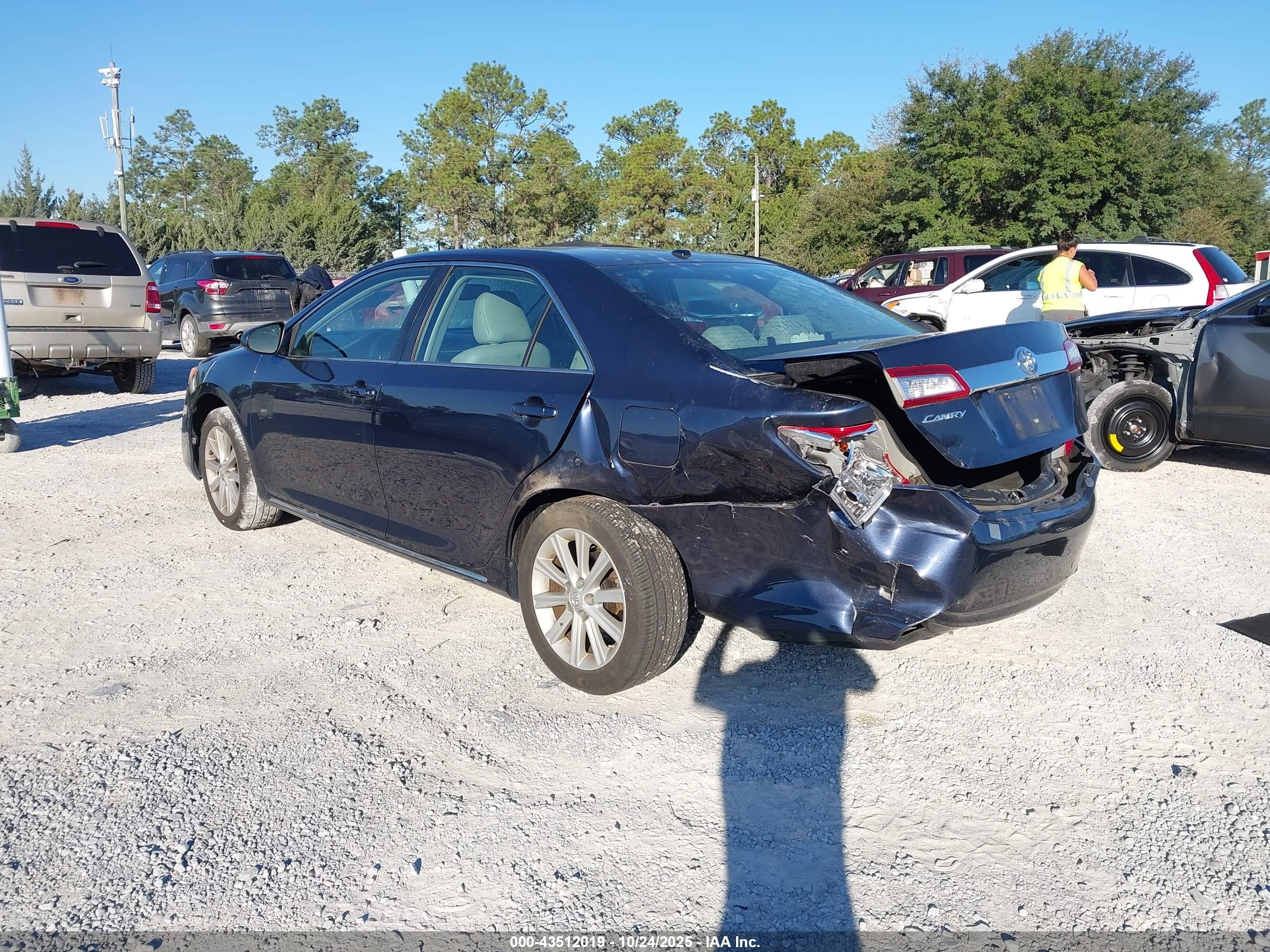 TOYOTA CAMRY image 3