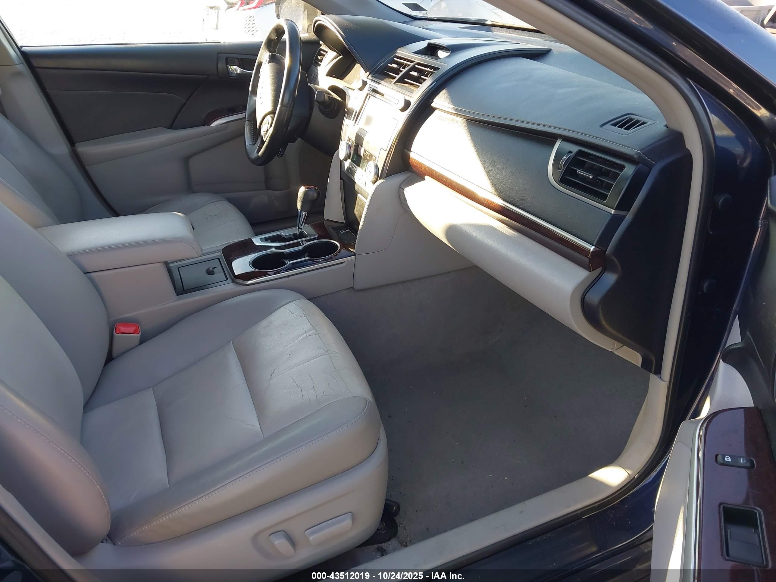 TOYOTA CAMRY image 5