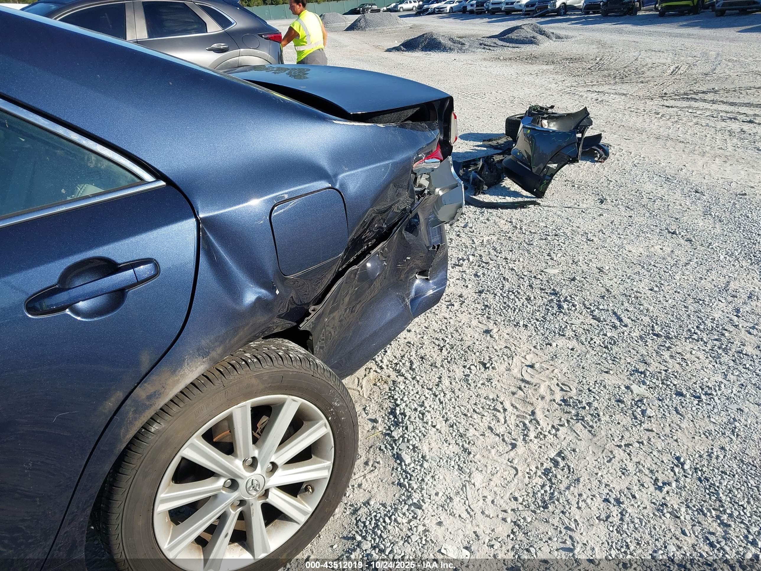 TOYOTA CAMRY image 6