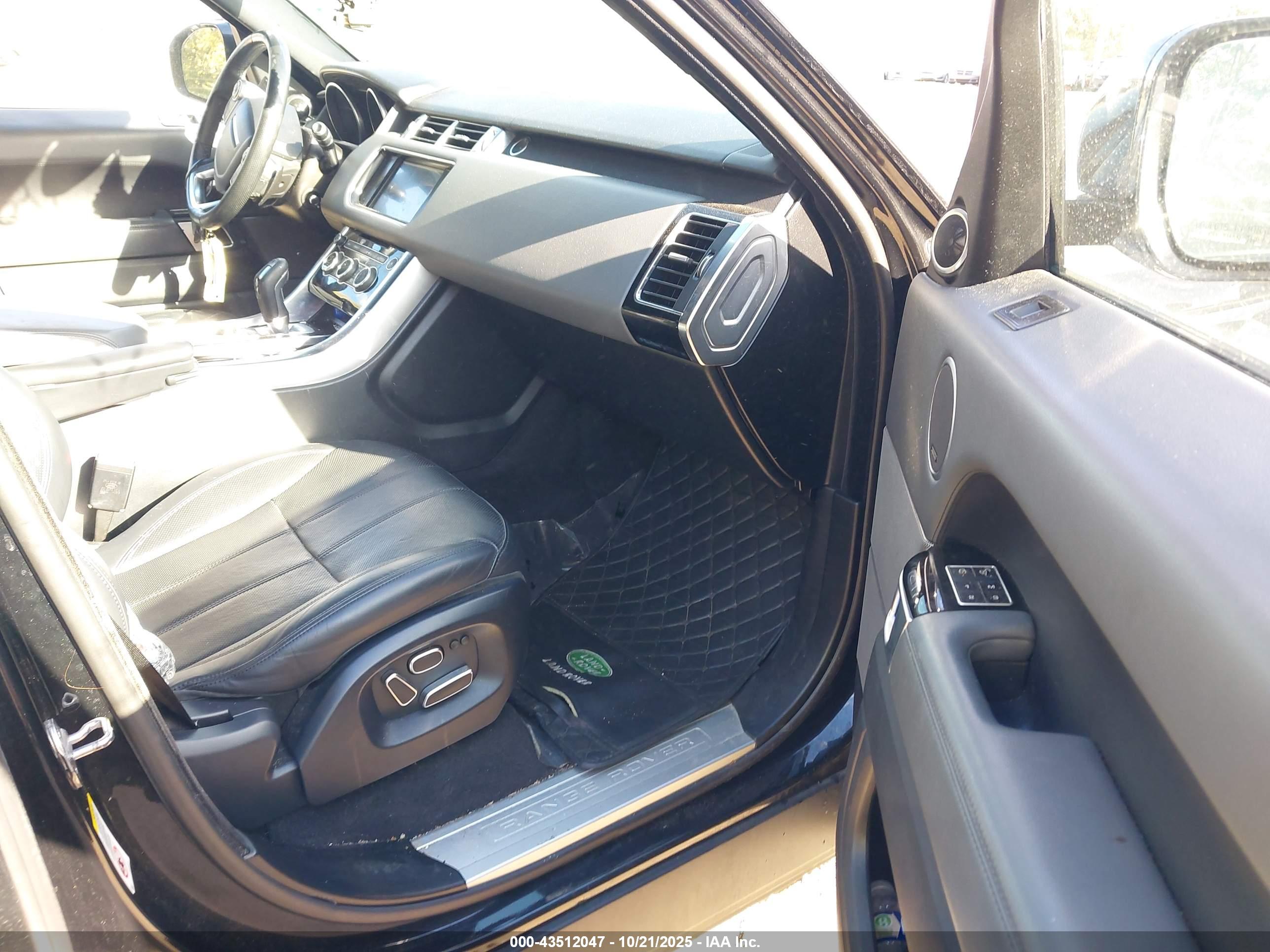 LAND ROVER image 5