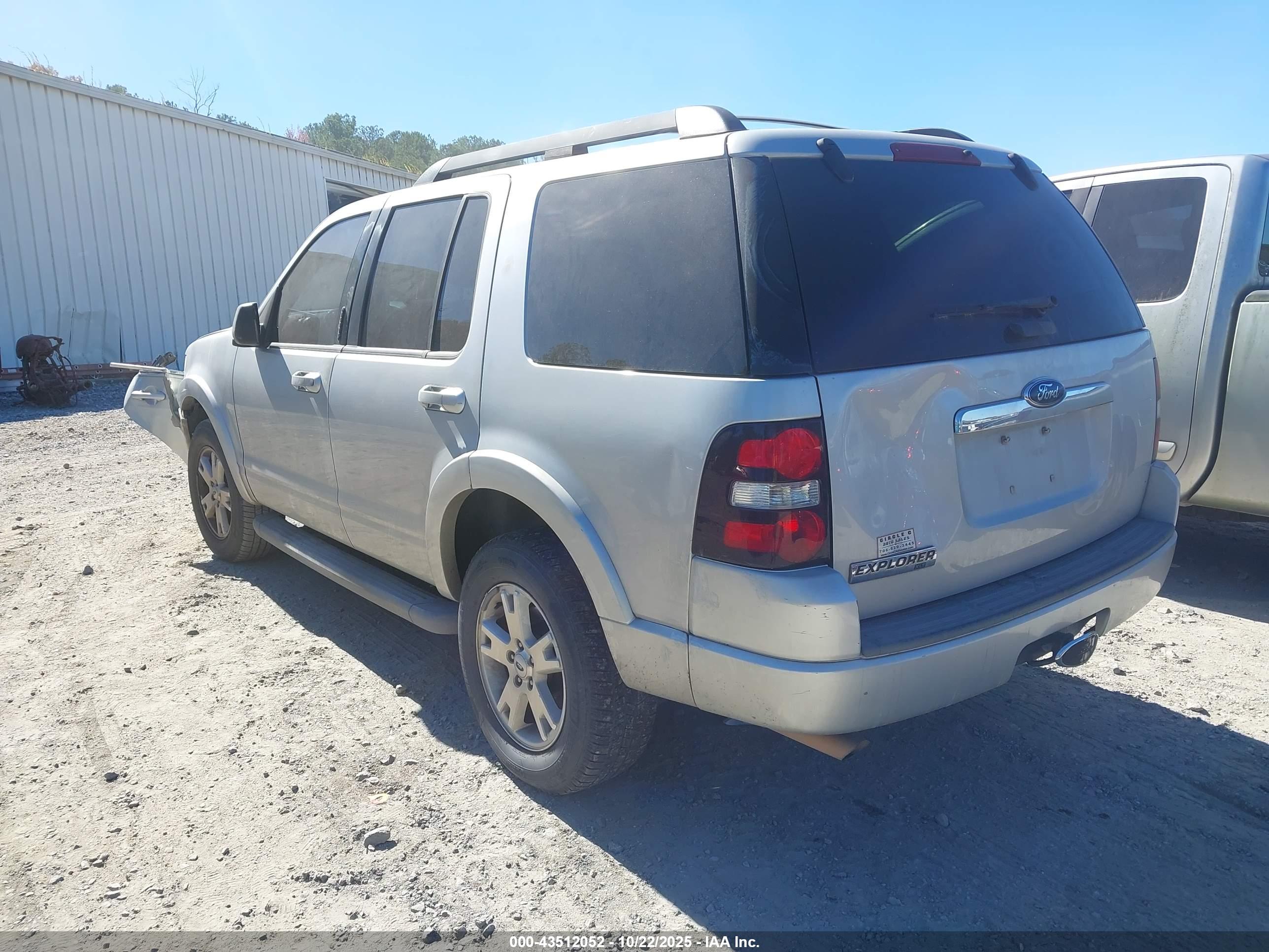 FORD EXPLORER image 3