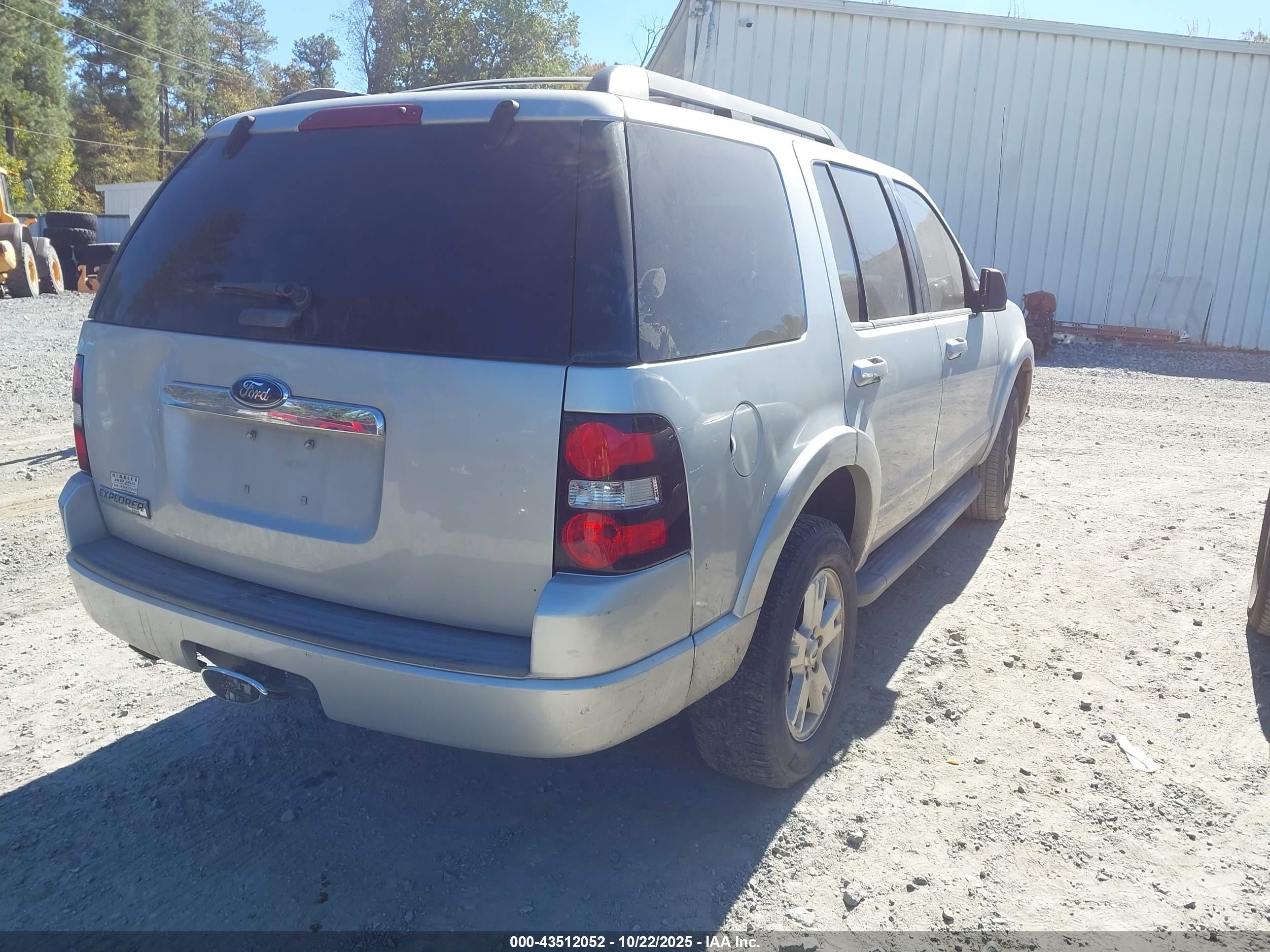 FORD EXPLORER image 4