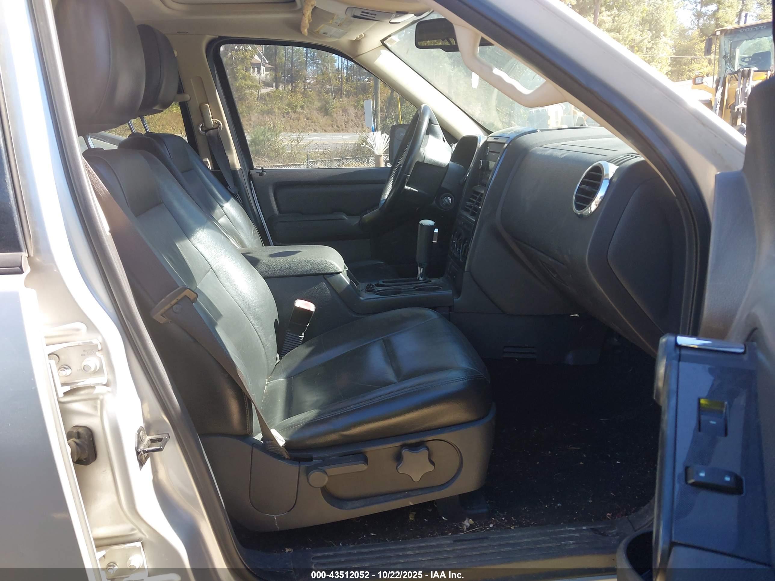 FORD EXPLORER image 5