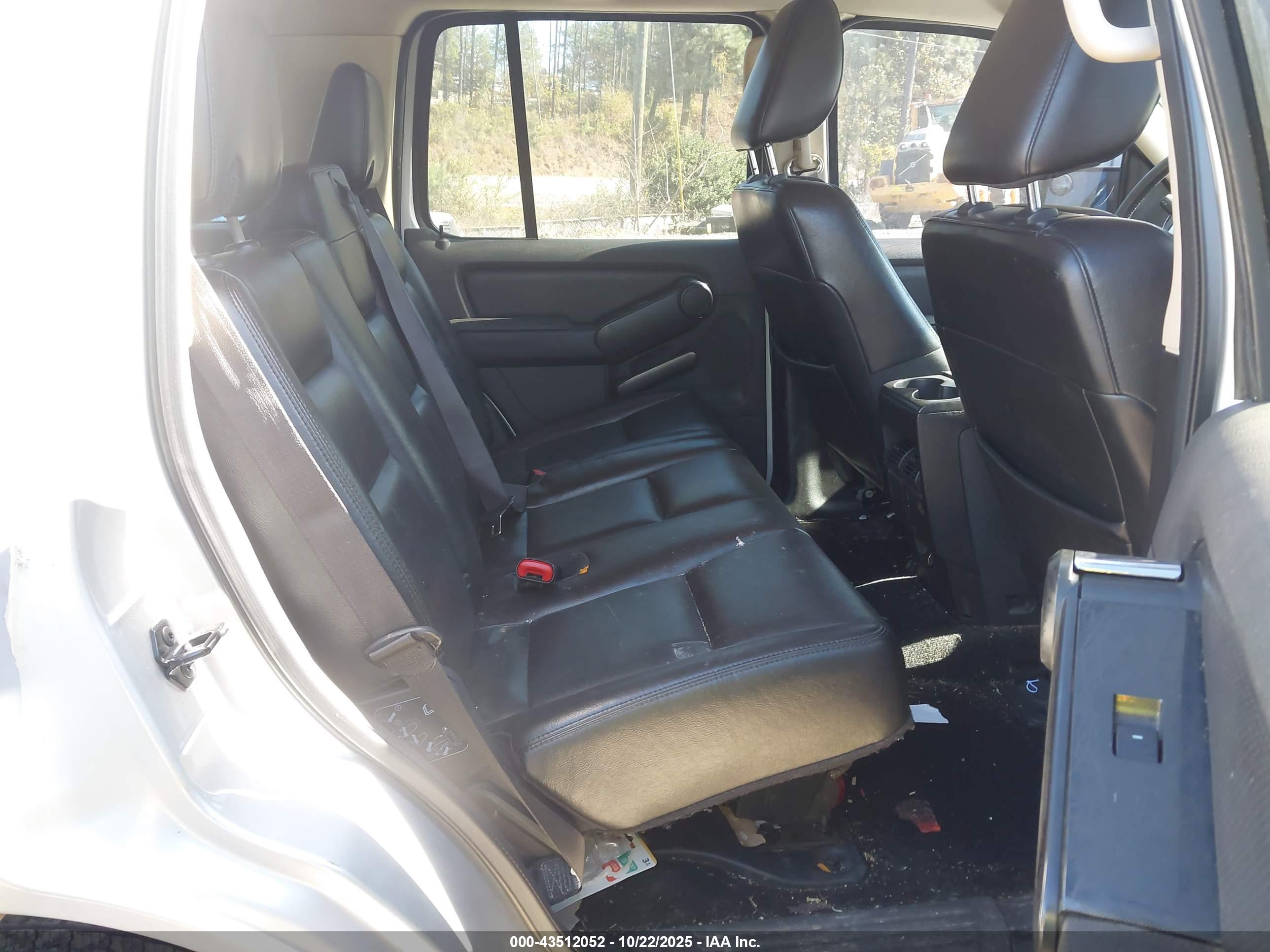 FORD EXPLORER image 8