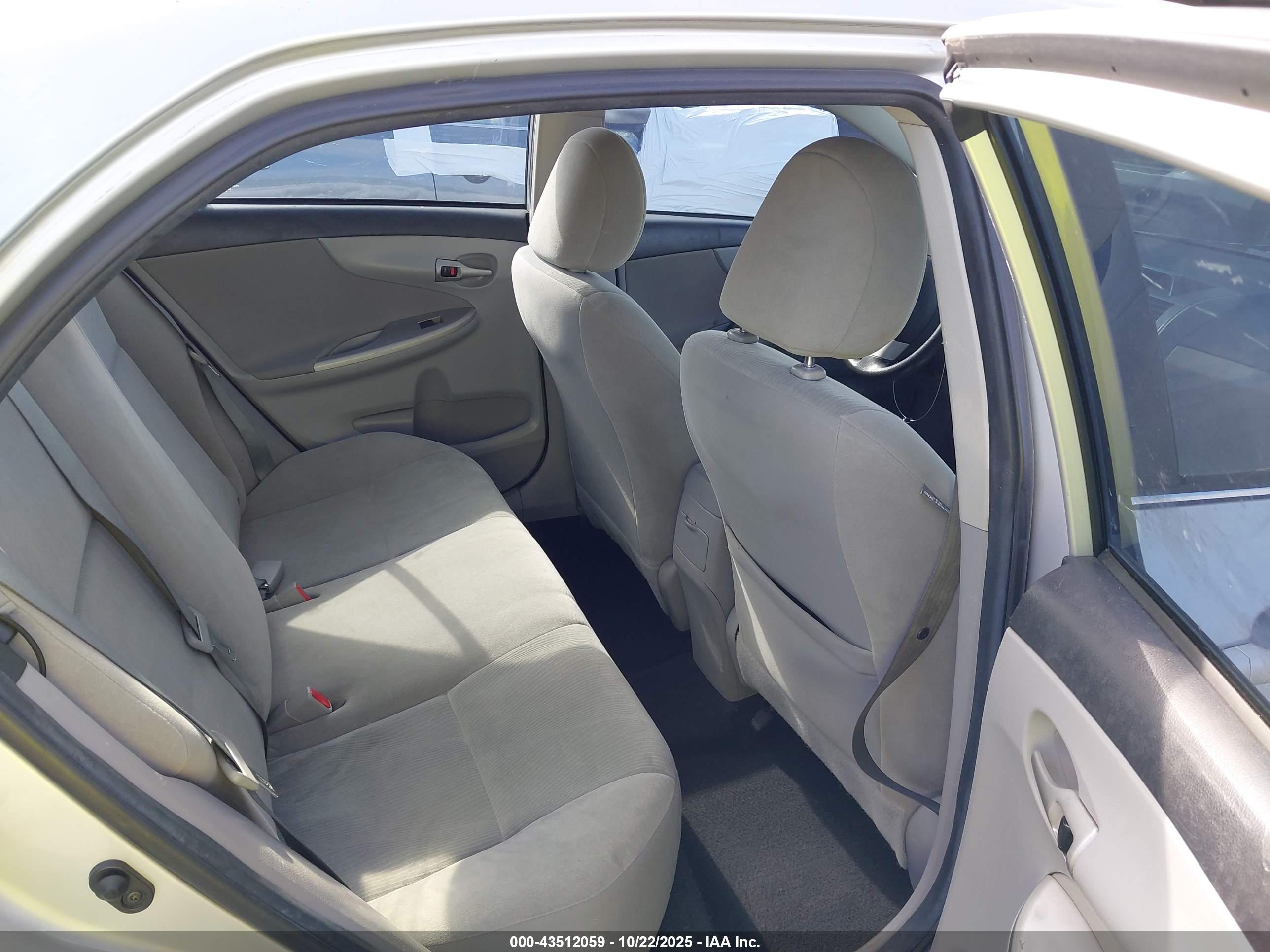 TOYOTA COROLLA image 8