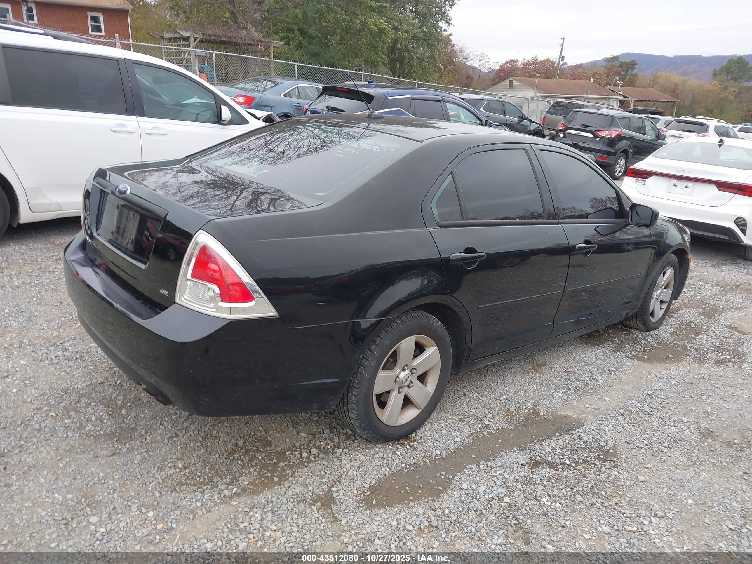 FORD FUSION image 4