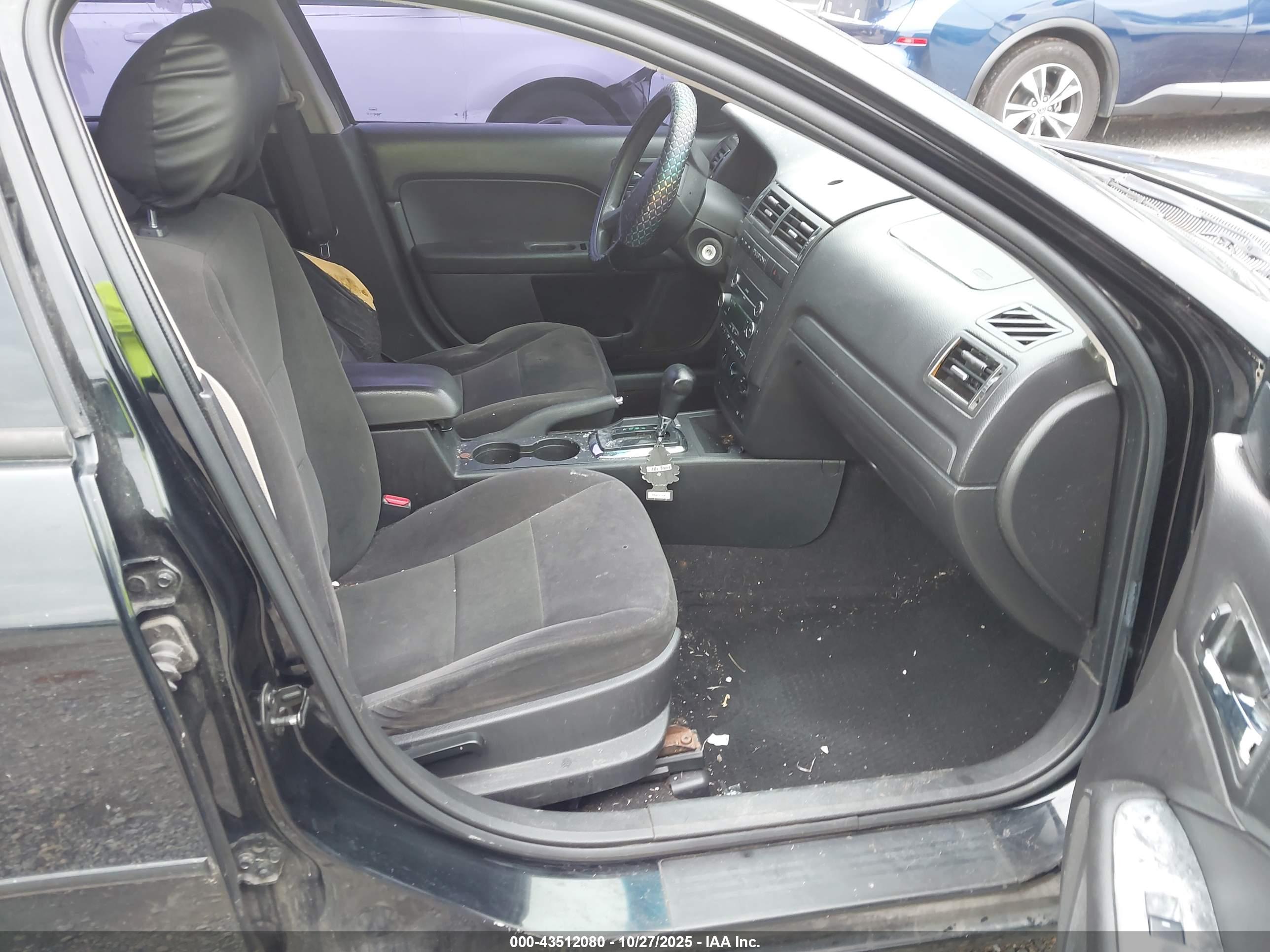 FORD FUSION image 5