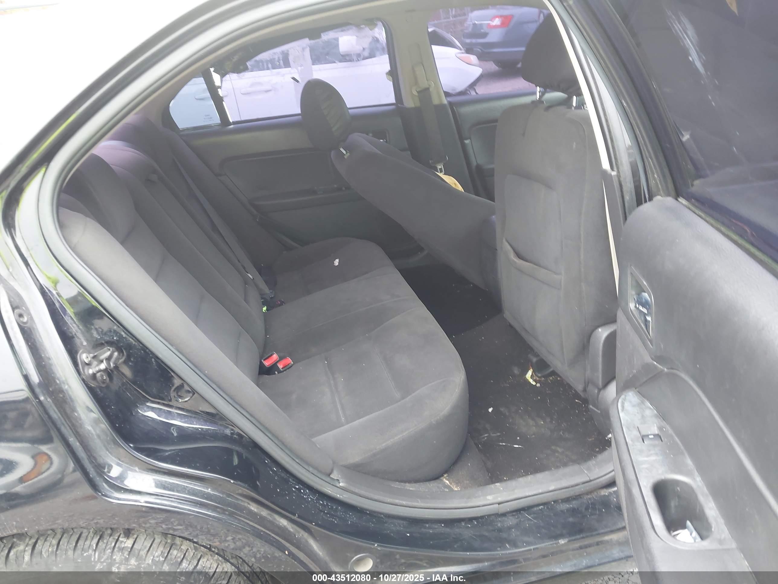 FORD FUSION image 8