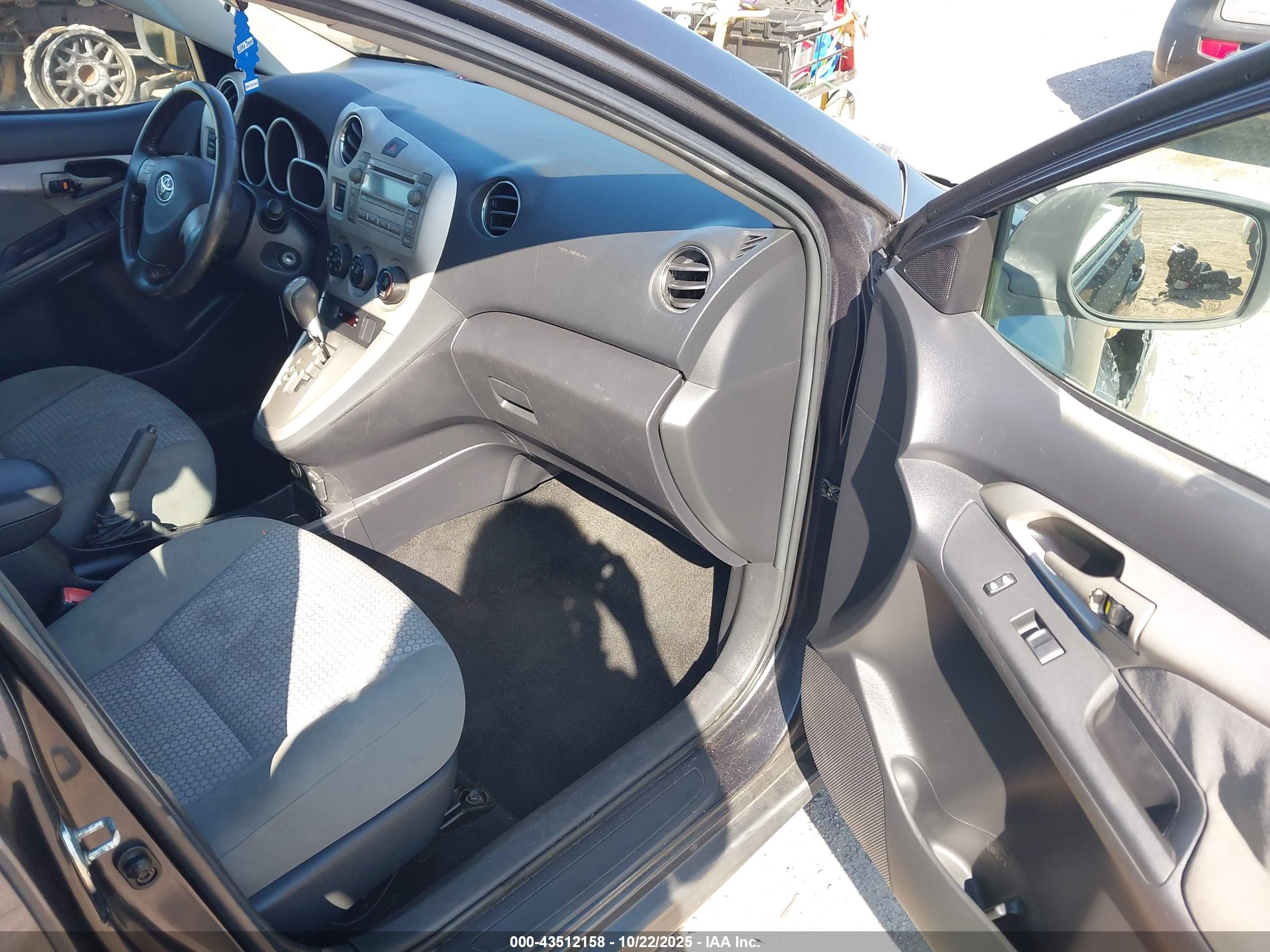 TOYOTA MATRIX image 5