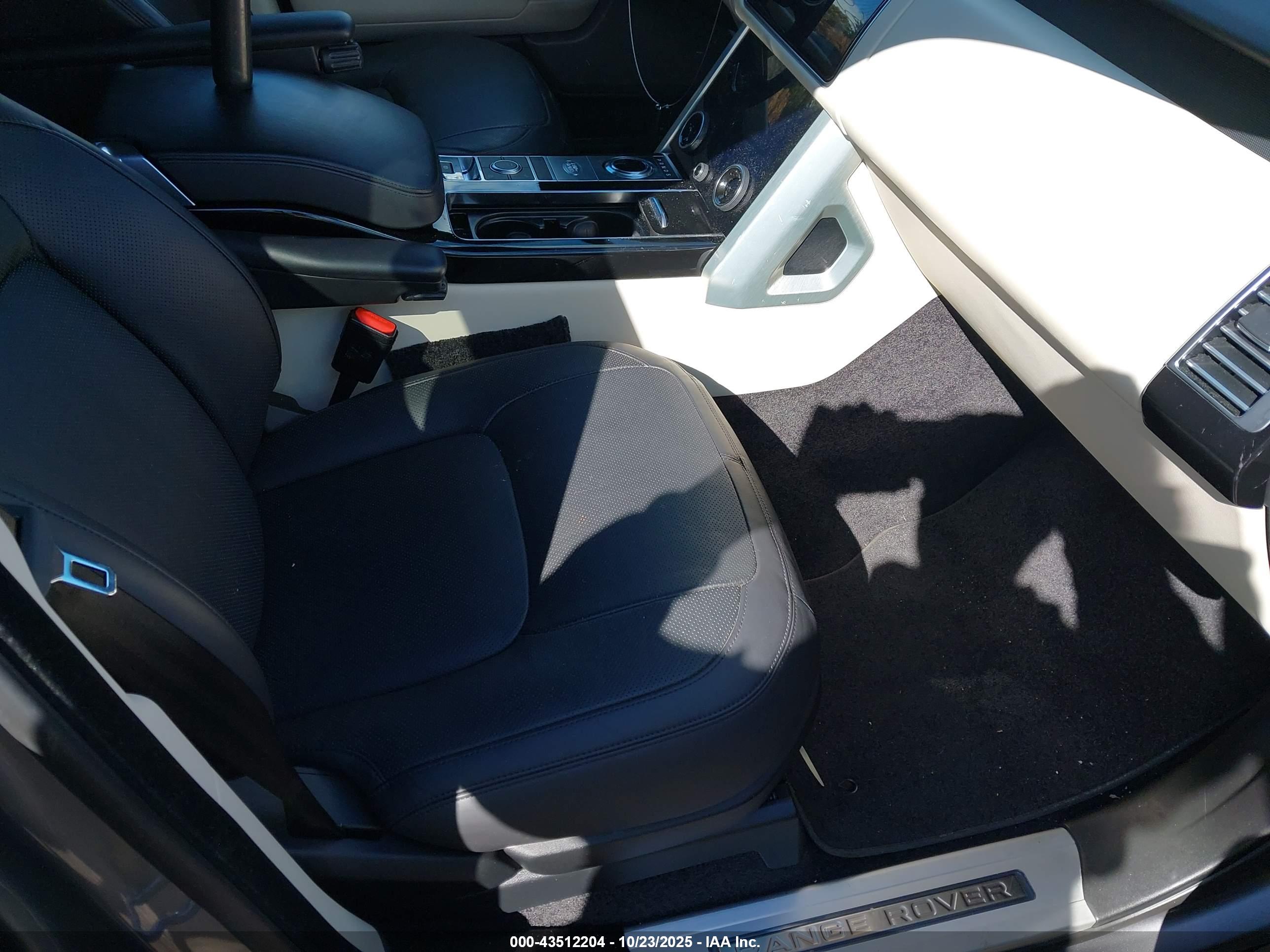 LAND ROVER image 5