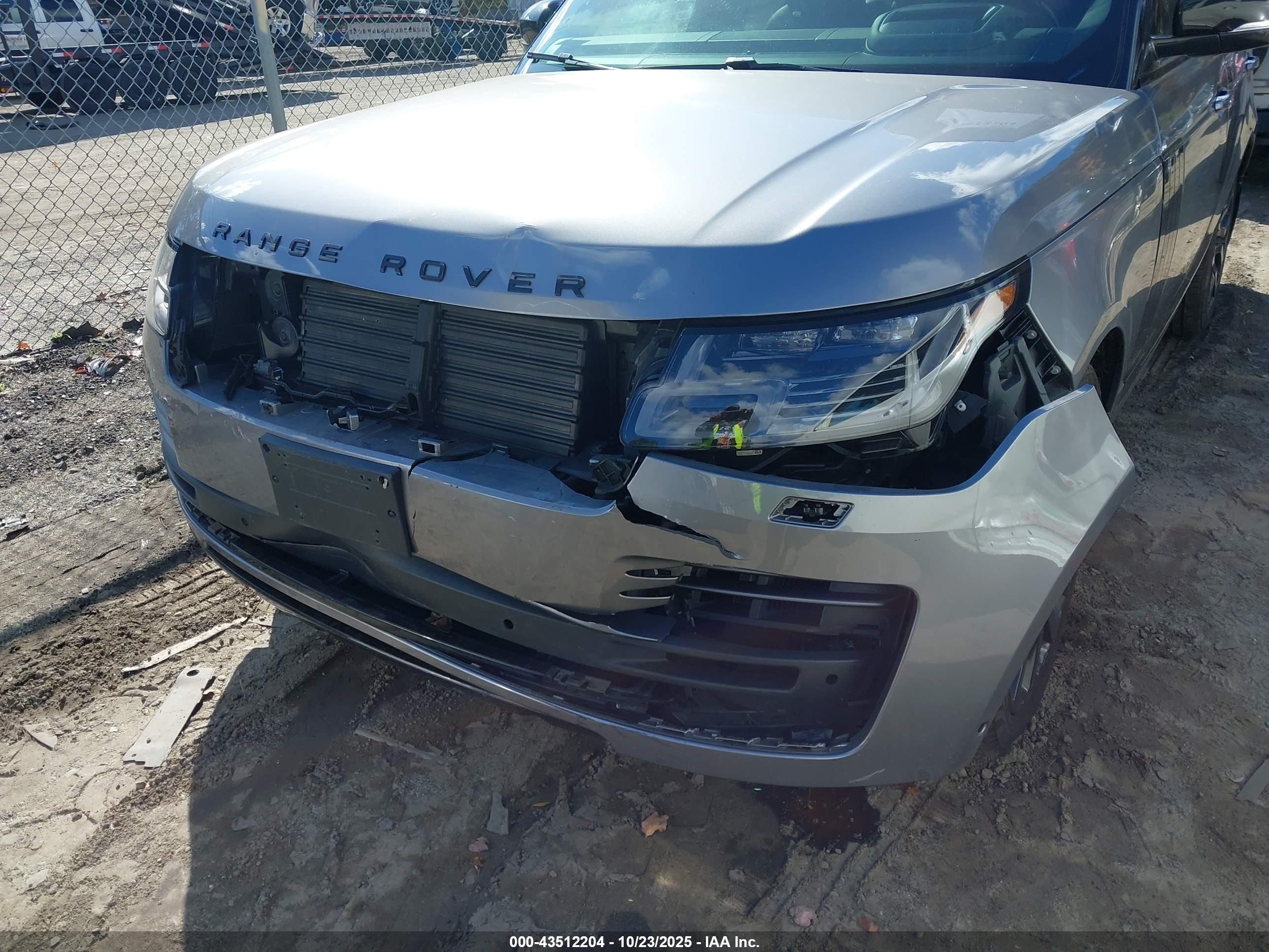 LAND ROVER image 6
