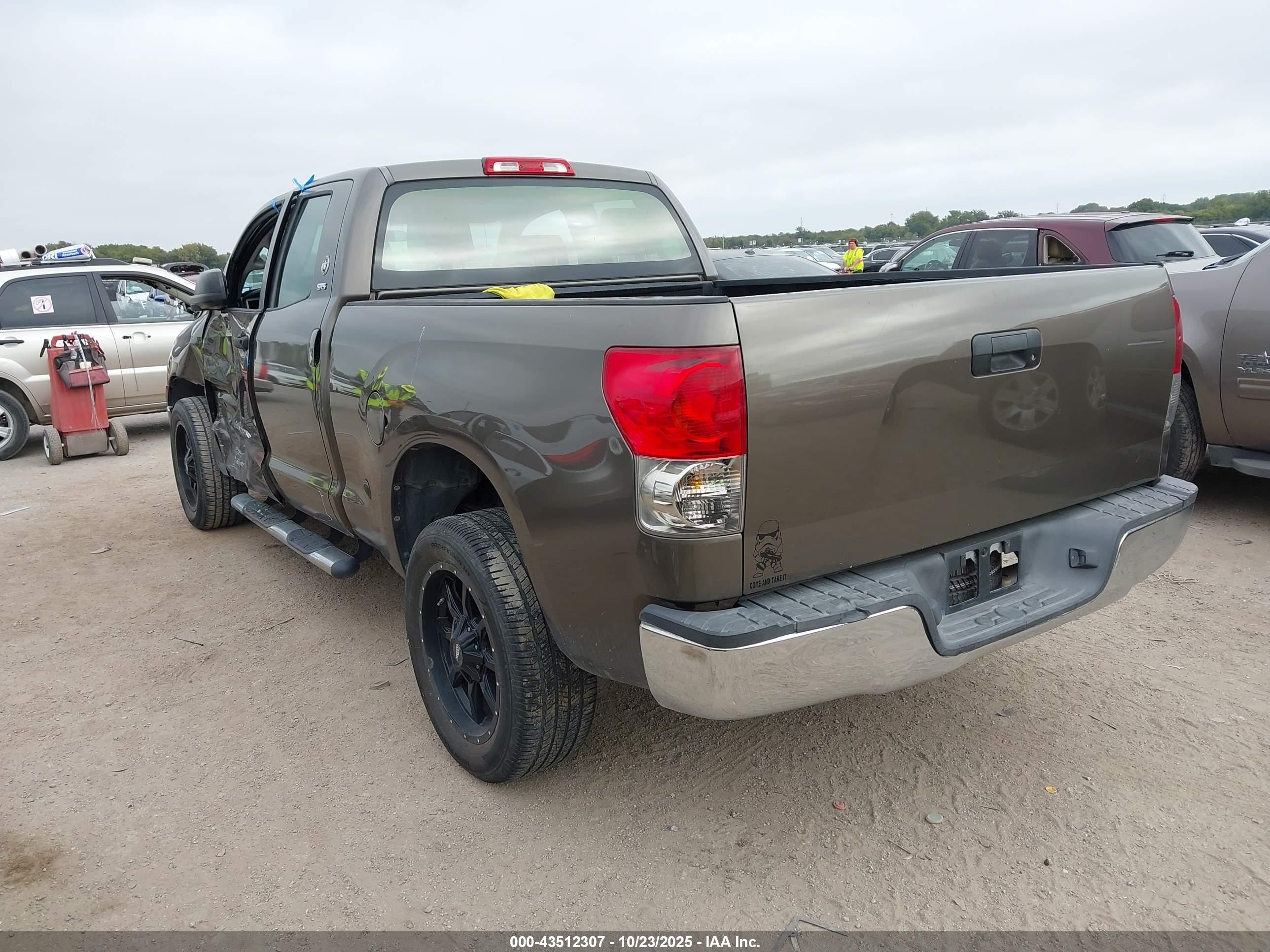 TOYOTA TUNDRA image 3