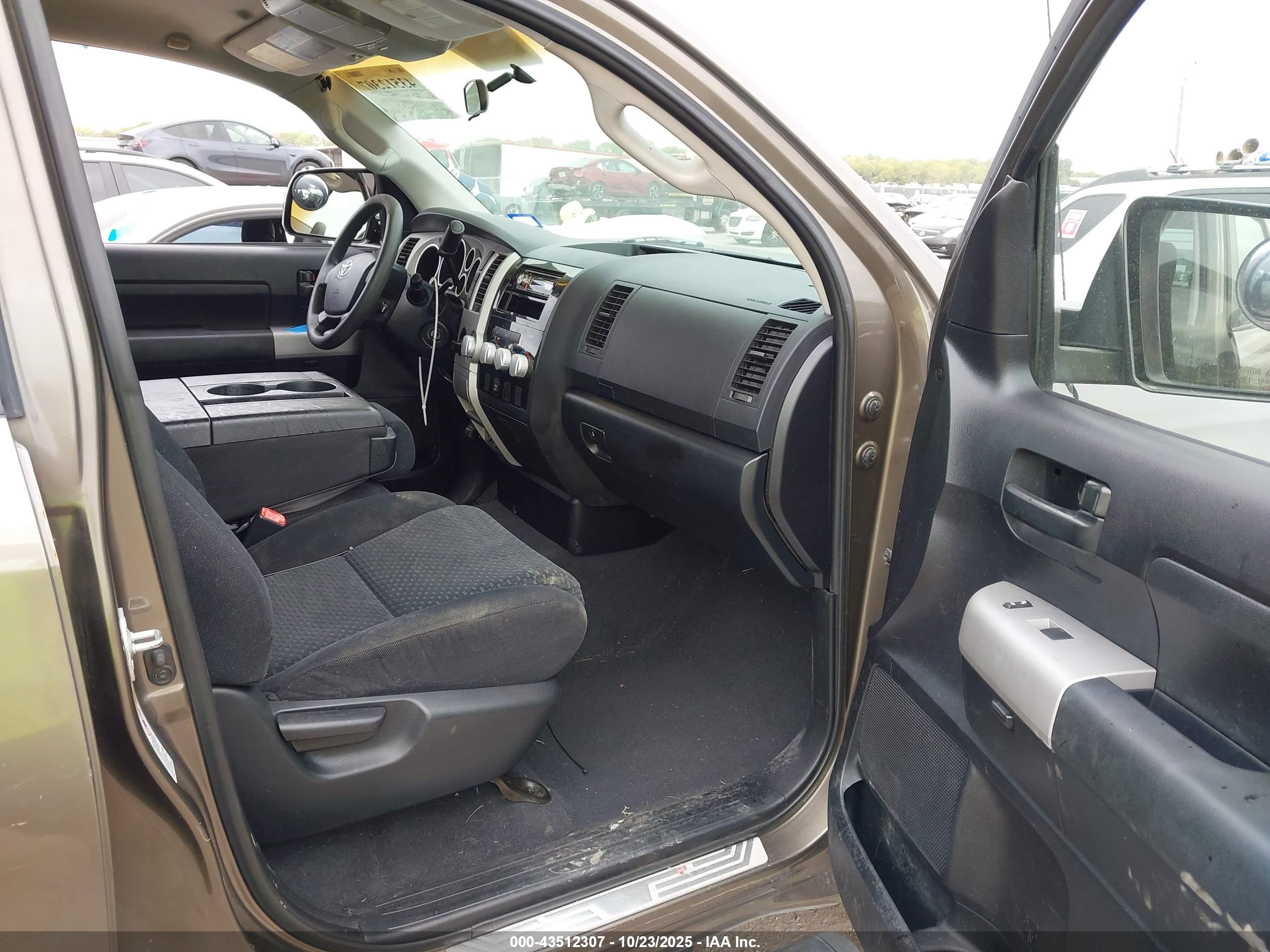 TOYOTA TUNDRA image 5
