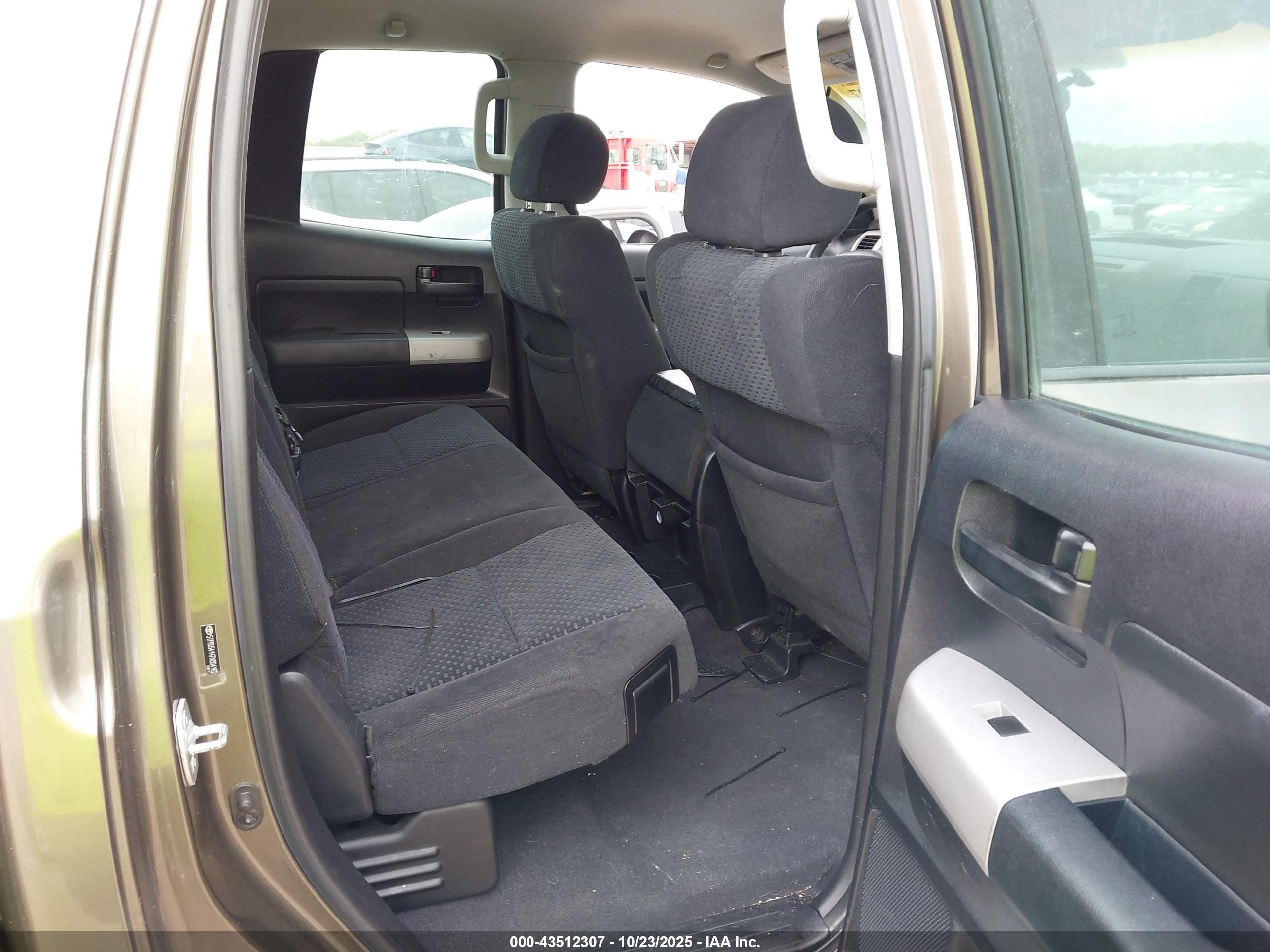 TOYOTA TUNDRA image 8