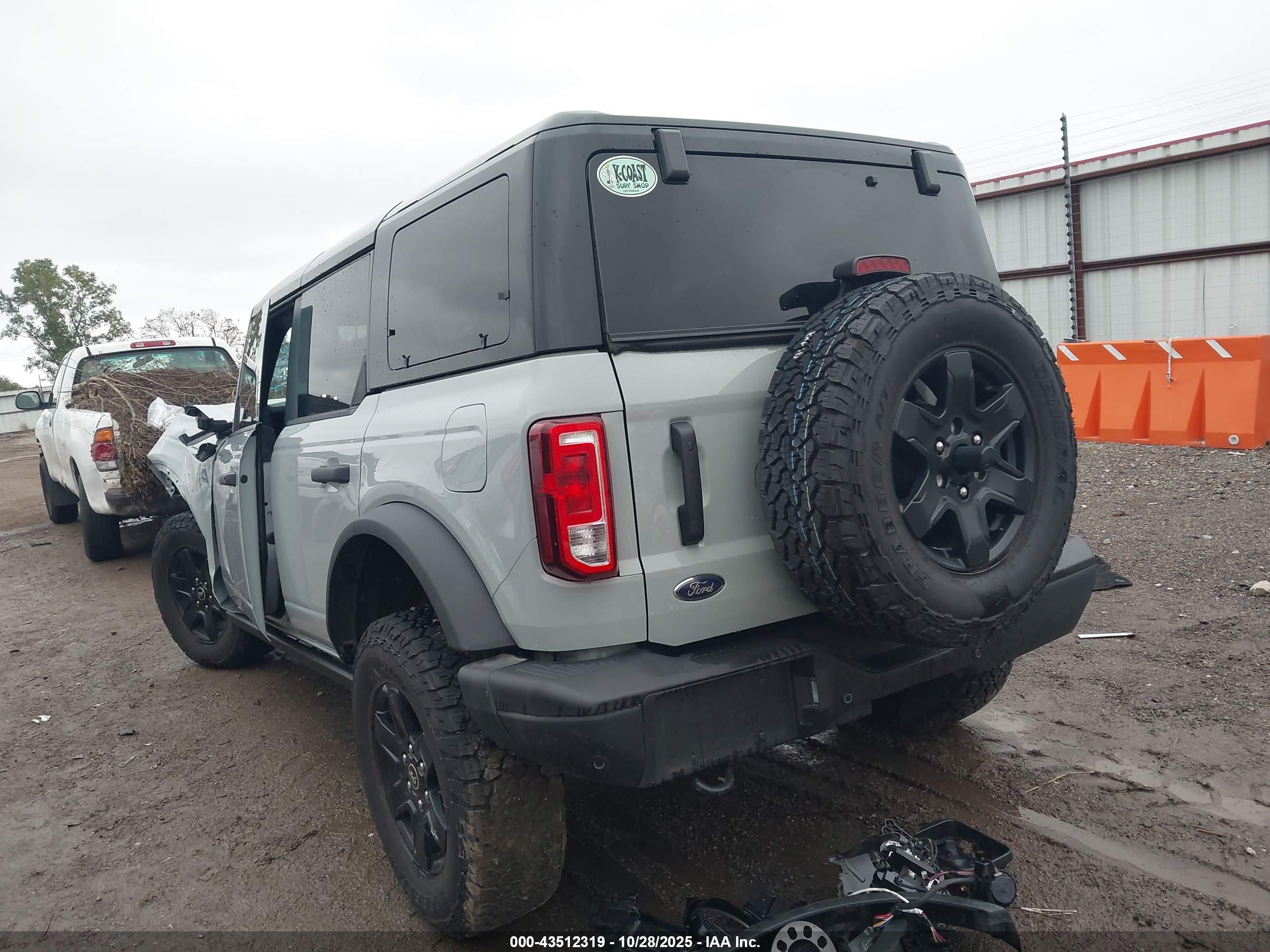 FORD BRONCO image 3