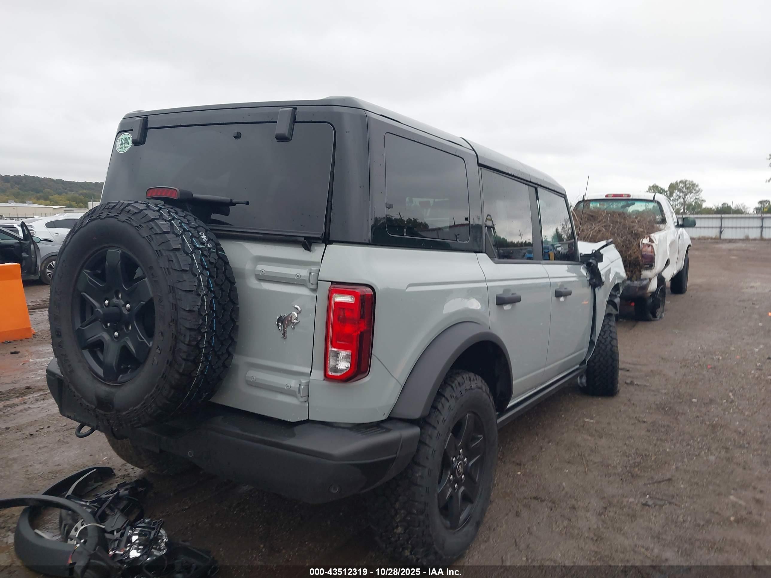 FORD BRONCO image 4
