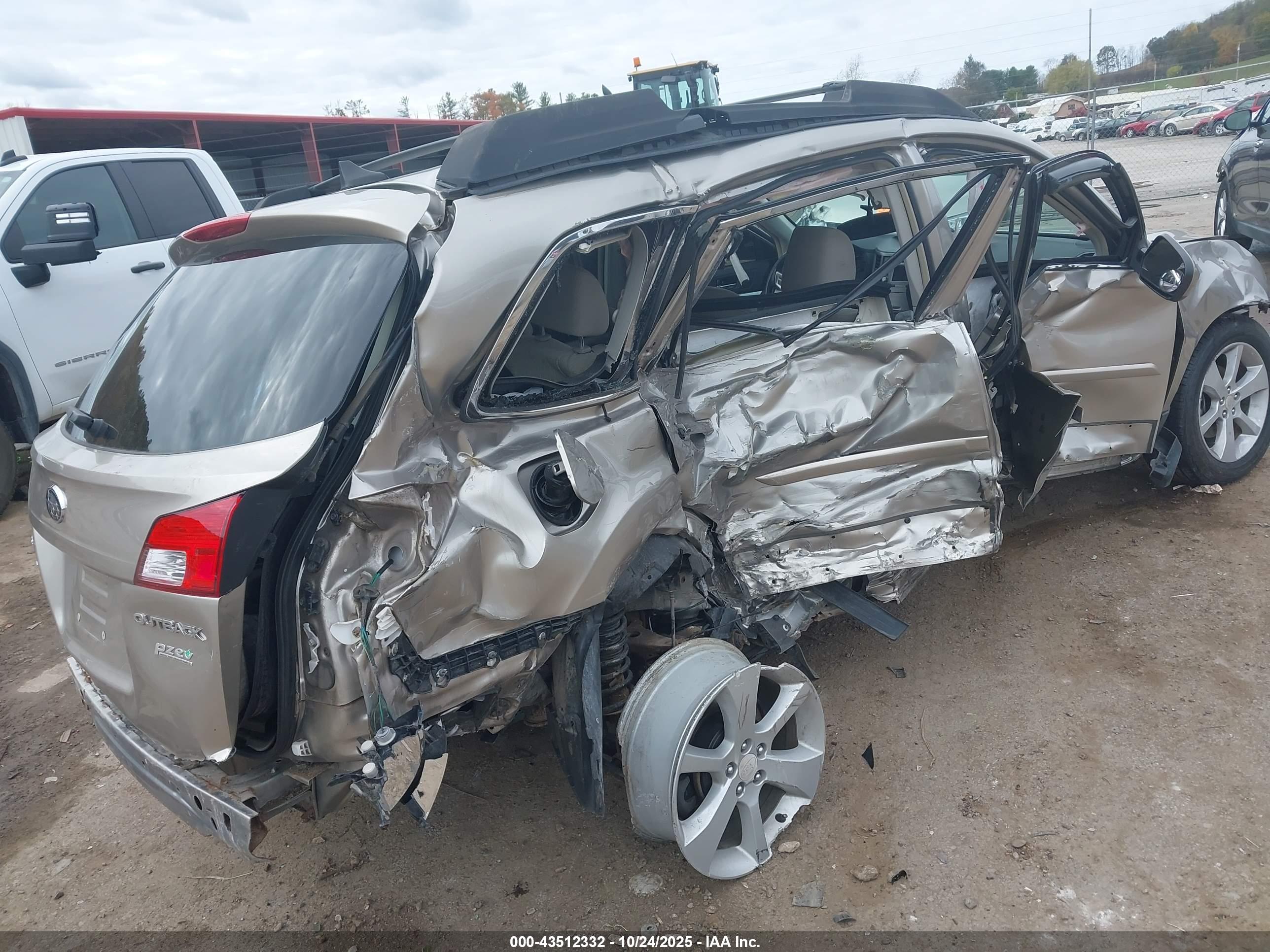 SUBARU OUTBACK image 4