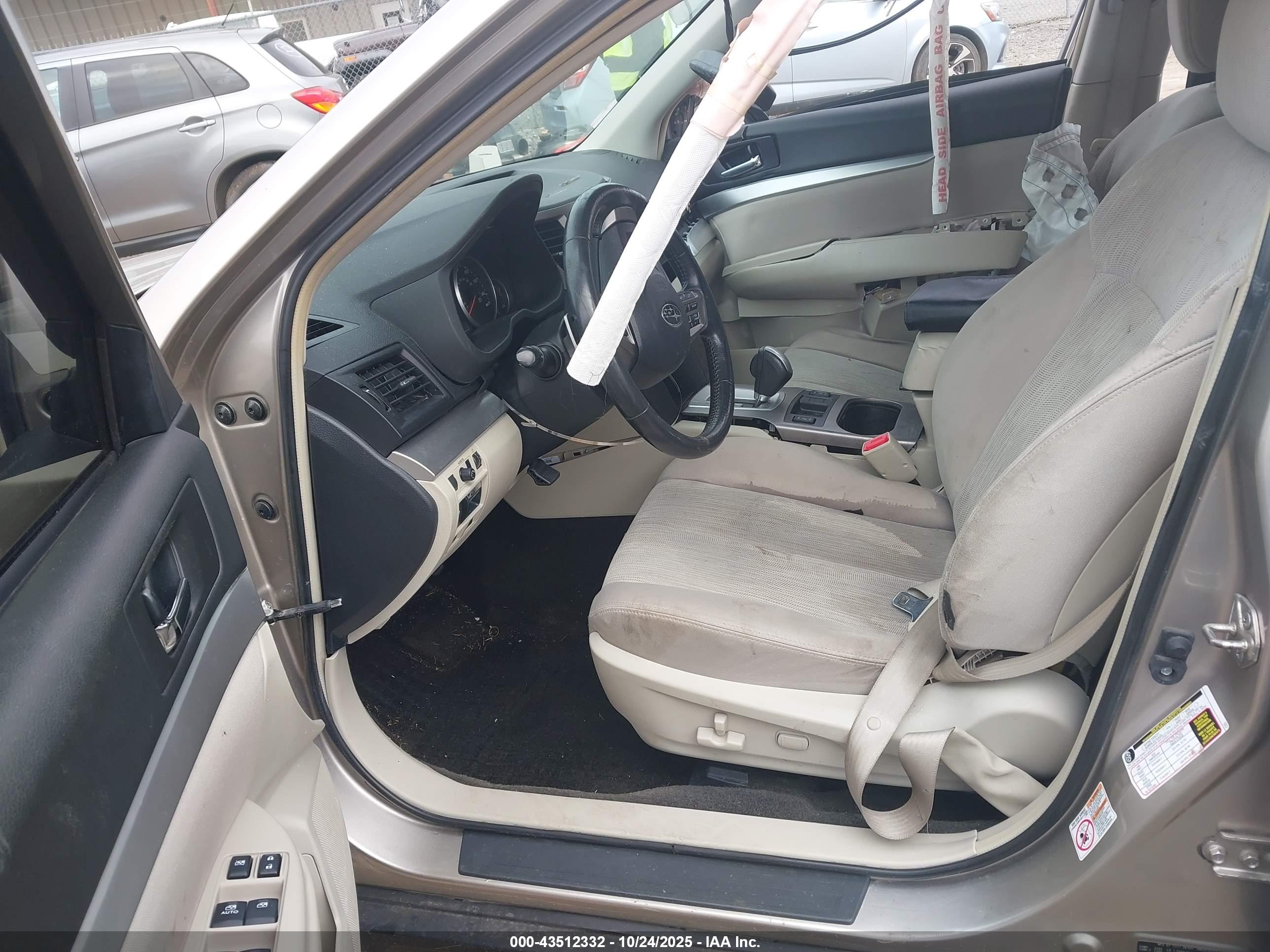 SUBARU OUTBACK image 5