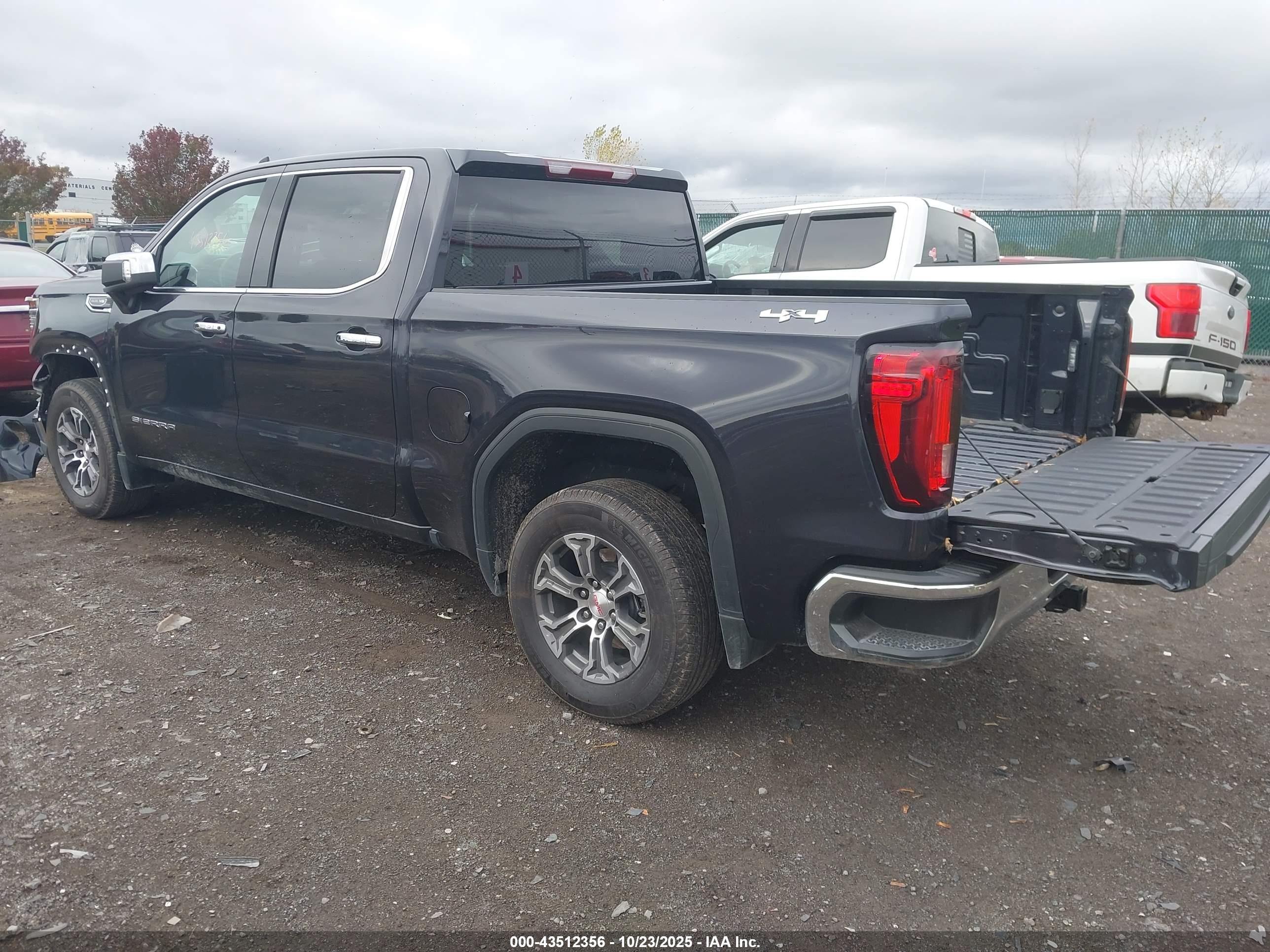 GMC SIERRA image 3